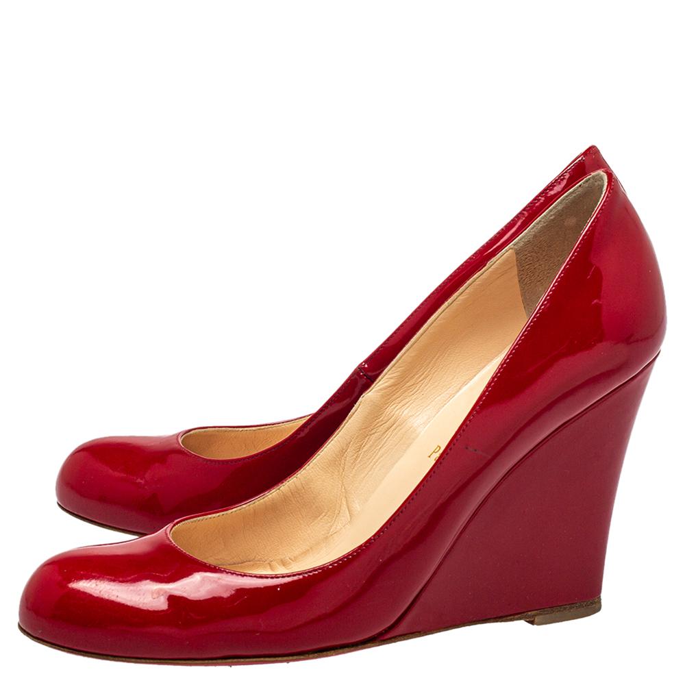 Christian Louboutin Red Patent Wedge Pumps Size 39 In Good Condition In Dubai, Al Qouz 2