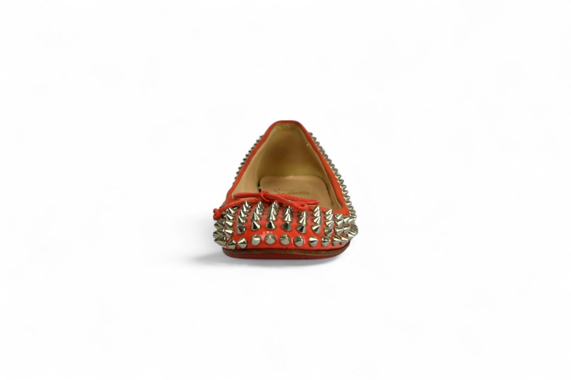 Marron Christian Louboutin - Chaussures vernies rouges cloutées  Taille 6.5 US en vente