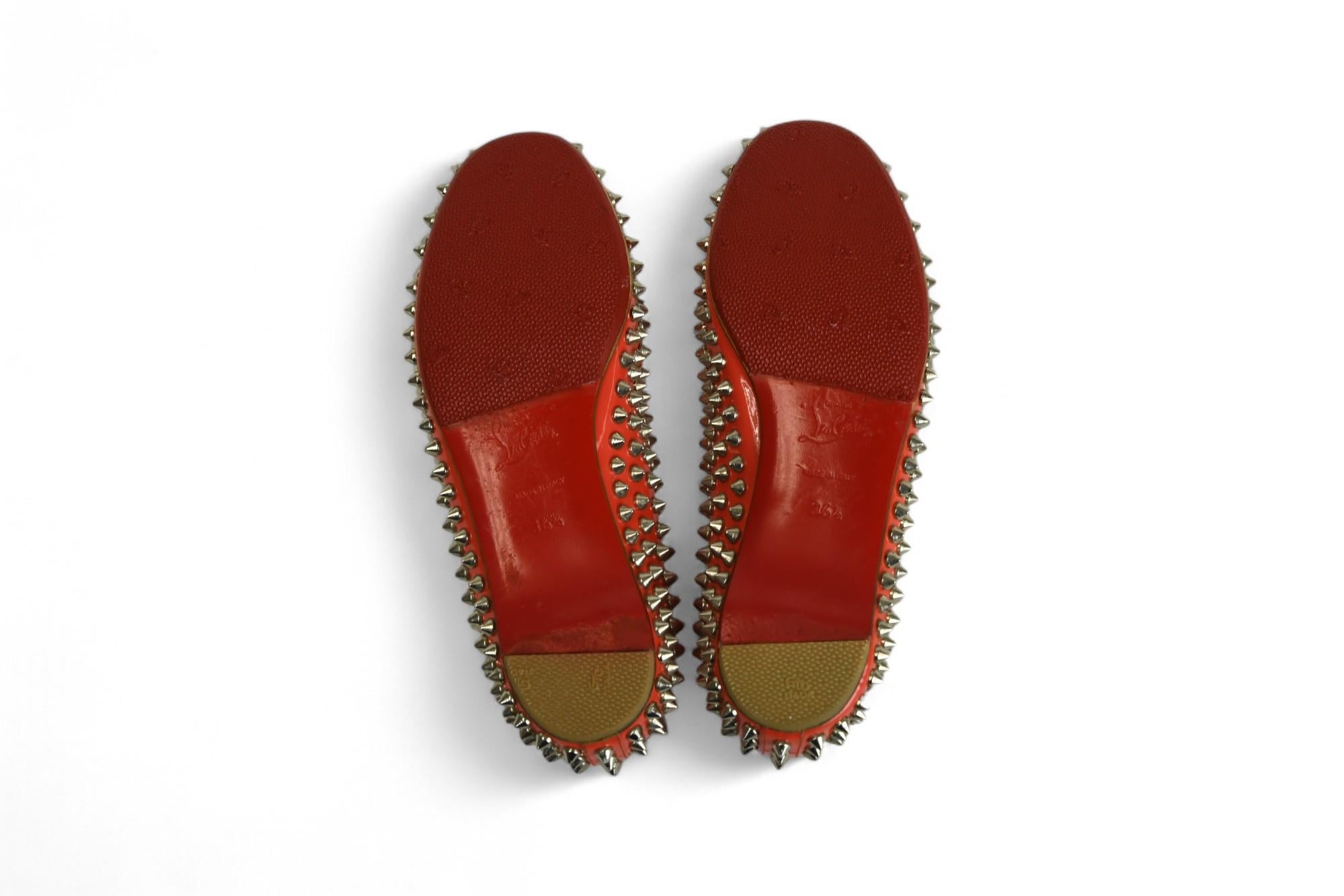 Christian Louboutin - Chaussures vernies rouges clout�ées  Taille 6.5 US en vente 3