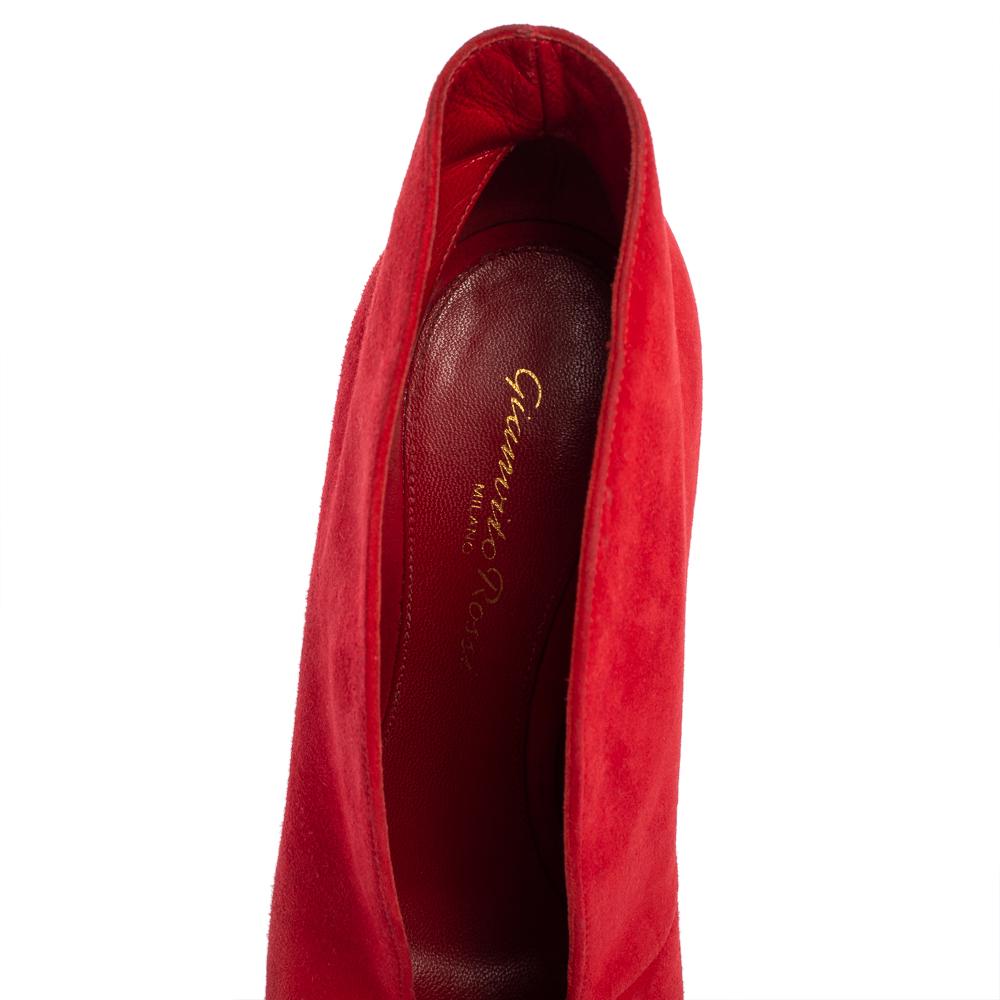 Christian Louboutin Red Suede Chester Fille Peep Toe Booties Size 35.5 In Good Condition For Sale In Dubai, Al Qouz 2