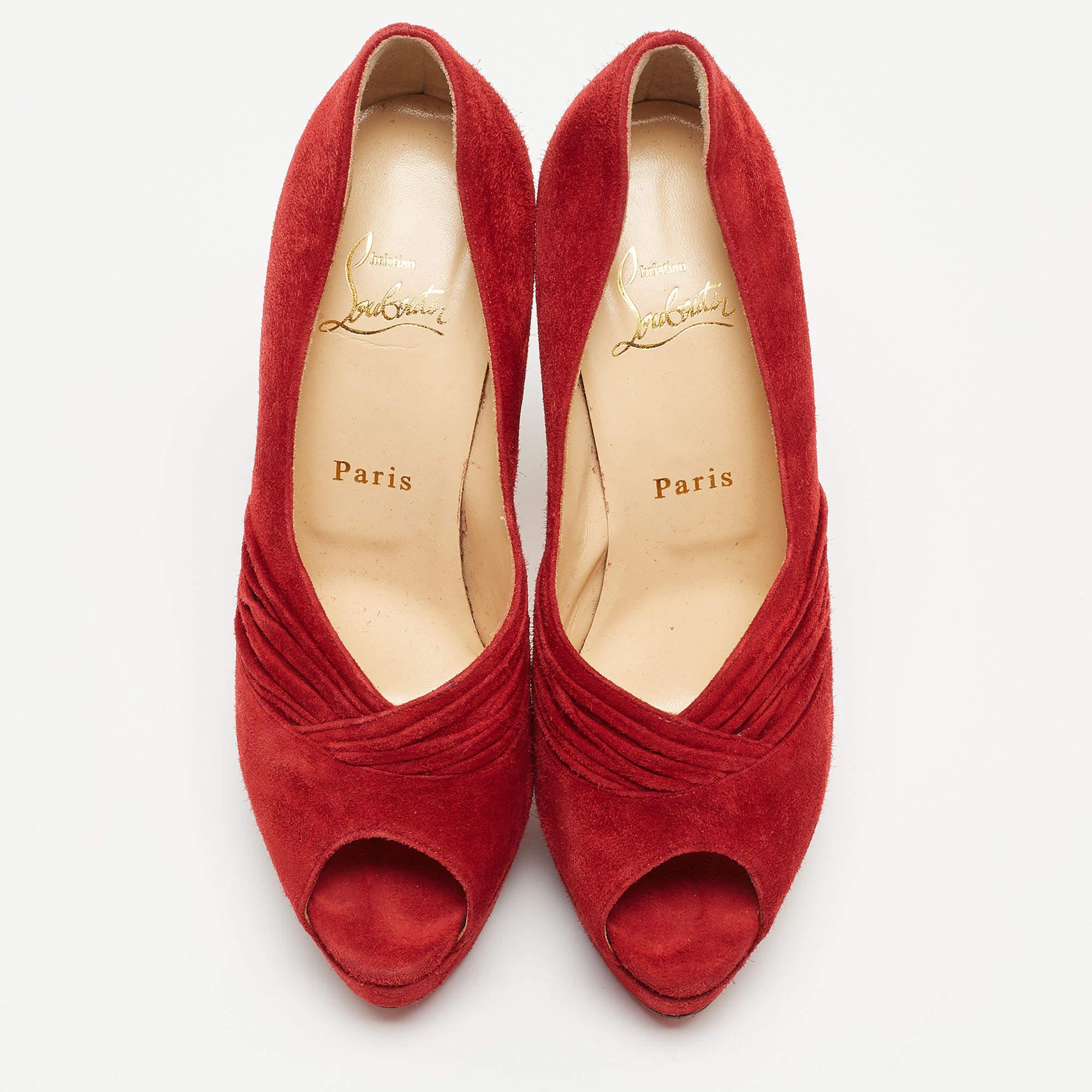 Rouge Christian Louboutin escarpins Drapadita en daim rouge taille 38 en vente