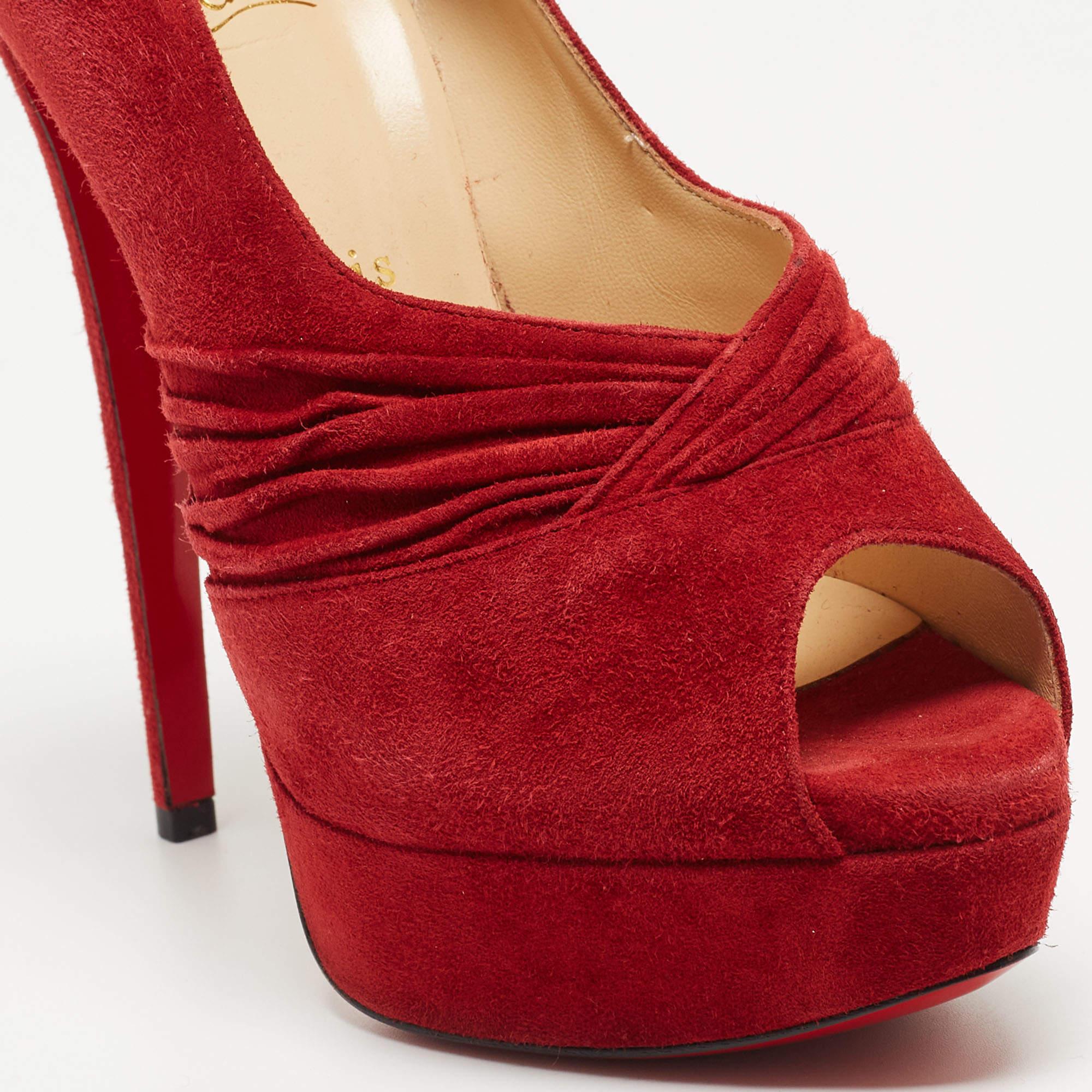 Christian Louboutin escarpins Drapadita en daim rouge taille 38 en vente 2