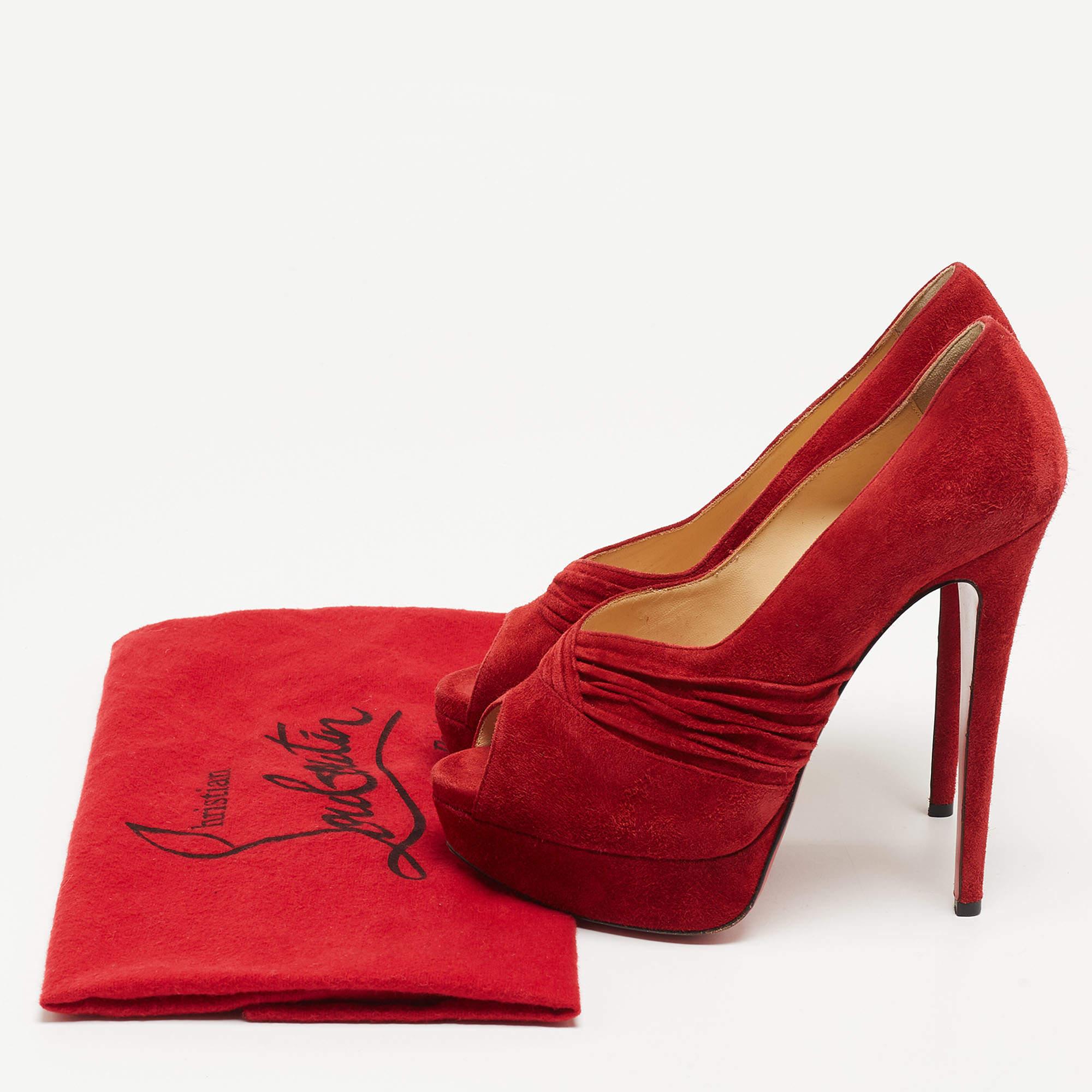 Christian Louboutin escarpins Drapadita en daim rouge taille 38 en vente 4