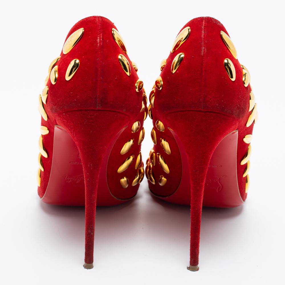 Christian Louboutin Red Suede Embellished Pumps Size 41 In Good Condition In Dubai, Al Qouz 2