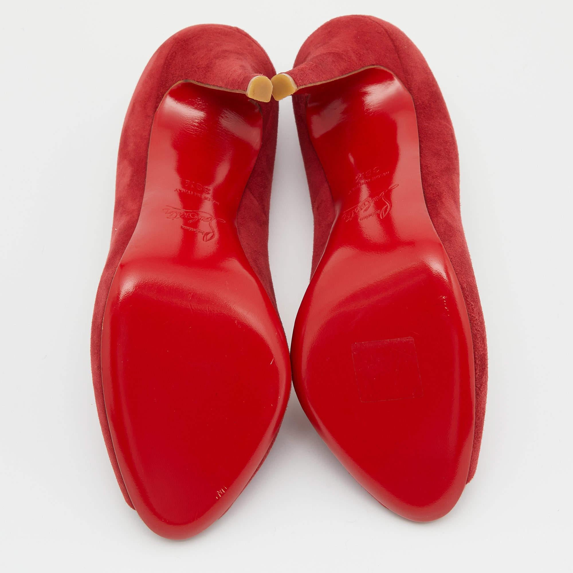Escarpins à plateforme en daim rouge Hyper Prive à bout ouvert Christian Louboutin, taille 38,5 en vente 3