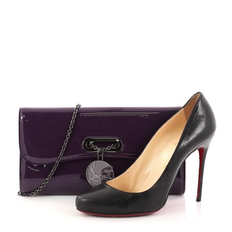 This authentic Christian Louboutin Riviera Clutch Patent inspired by the glamorous French Riviera is a chic, day-to-night clutch made for any fashionista. Crafted from purple patent leather, this exquisite accessory features a slinky, chain-link