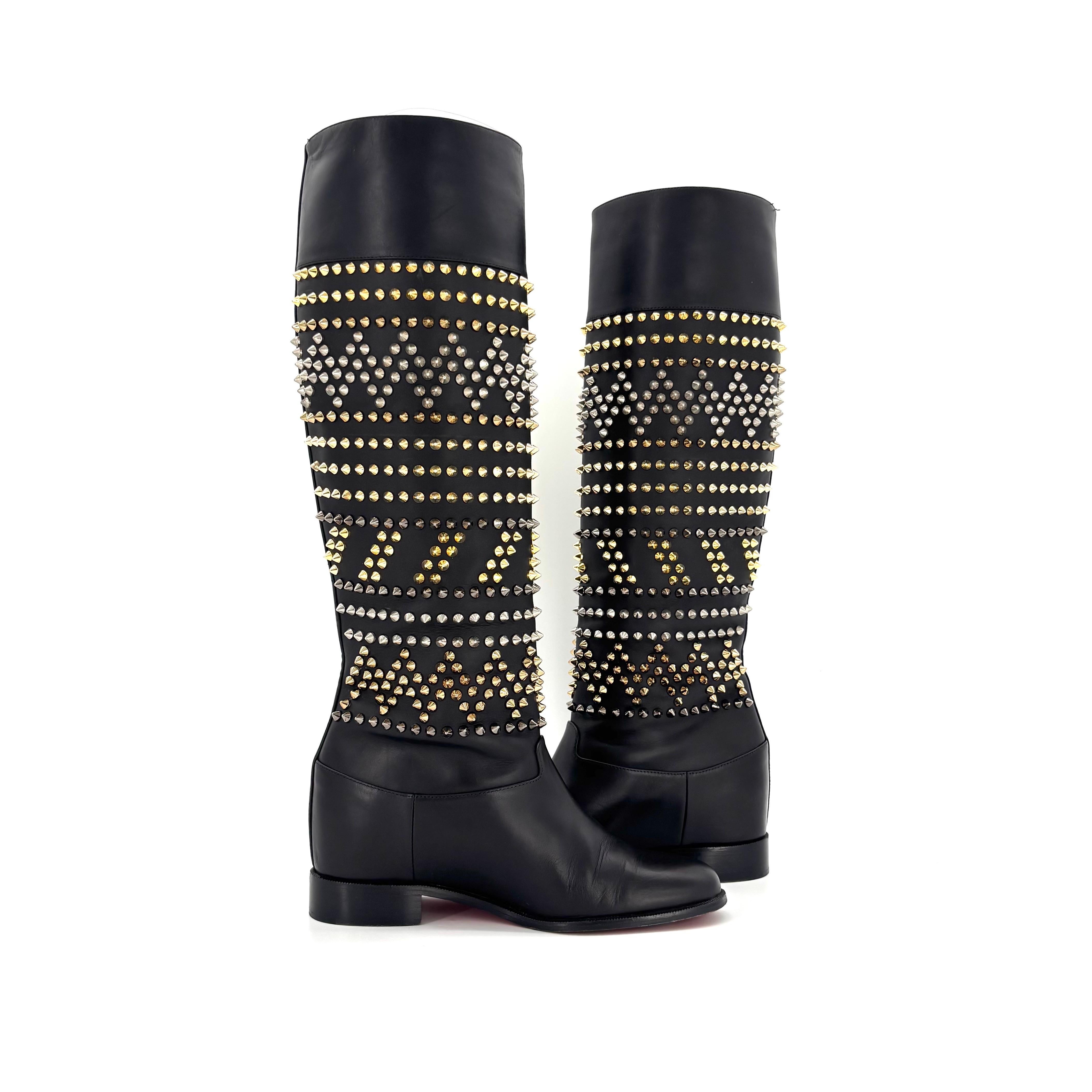 Christian Louboutin Rom Chic Botas planas de becerro con pinchos hasta la rodilla Calzado de mujer 37 en Bueno estado para la venta en Mechanicsville, VA