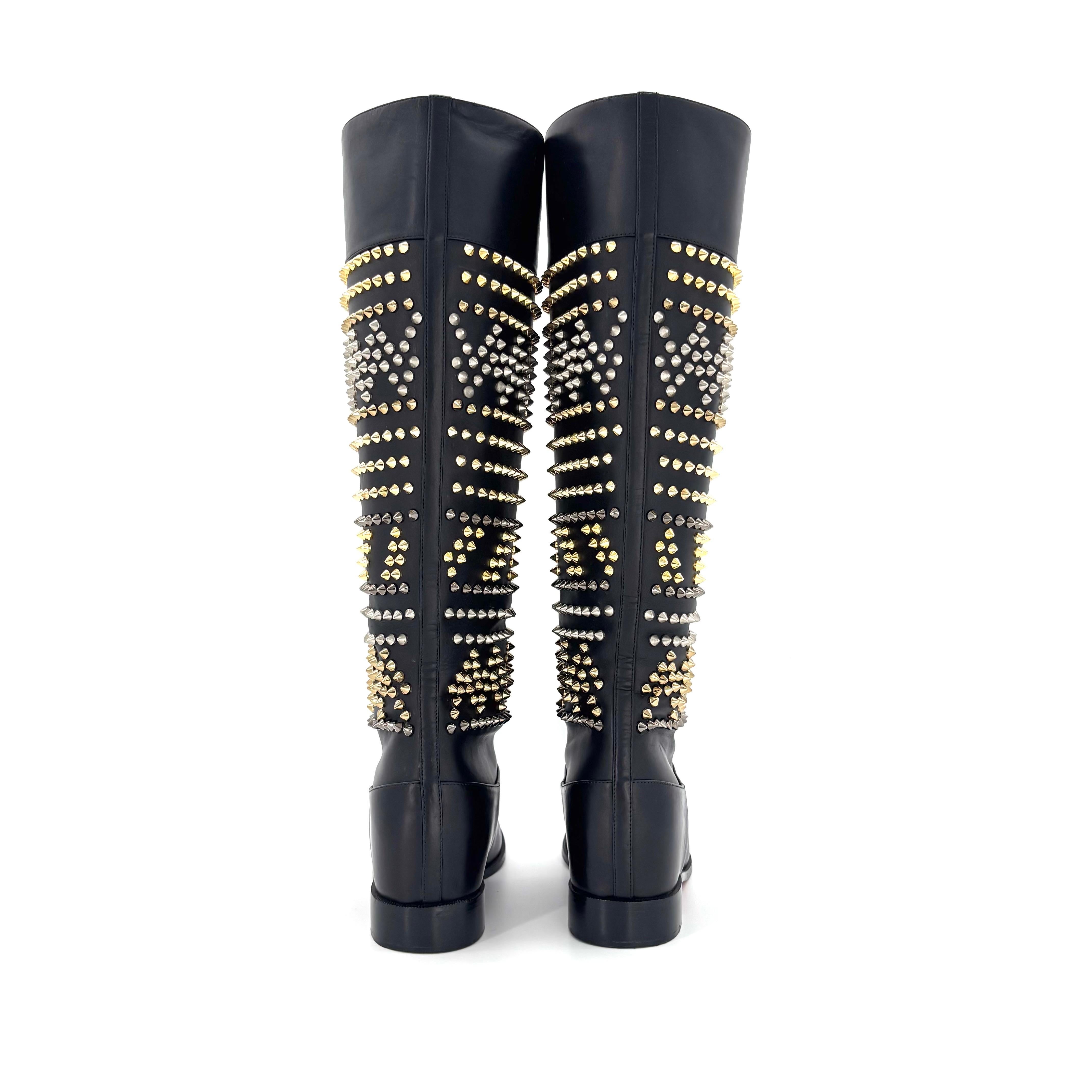 De las mujeres Christian Louboutin Rom Chic Botas planas de becerro con pinchos hasta la rodilla Calzado de mujer 37 en venta