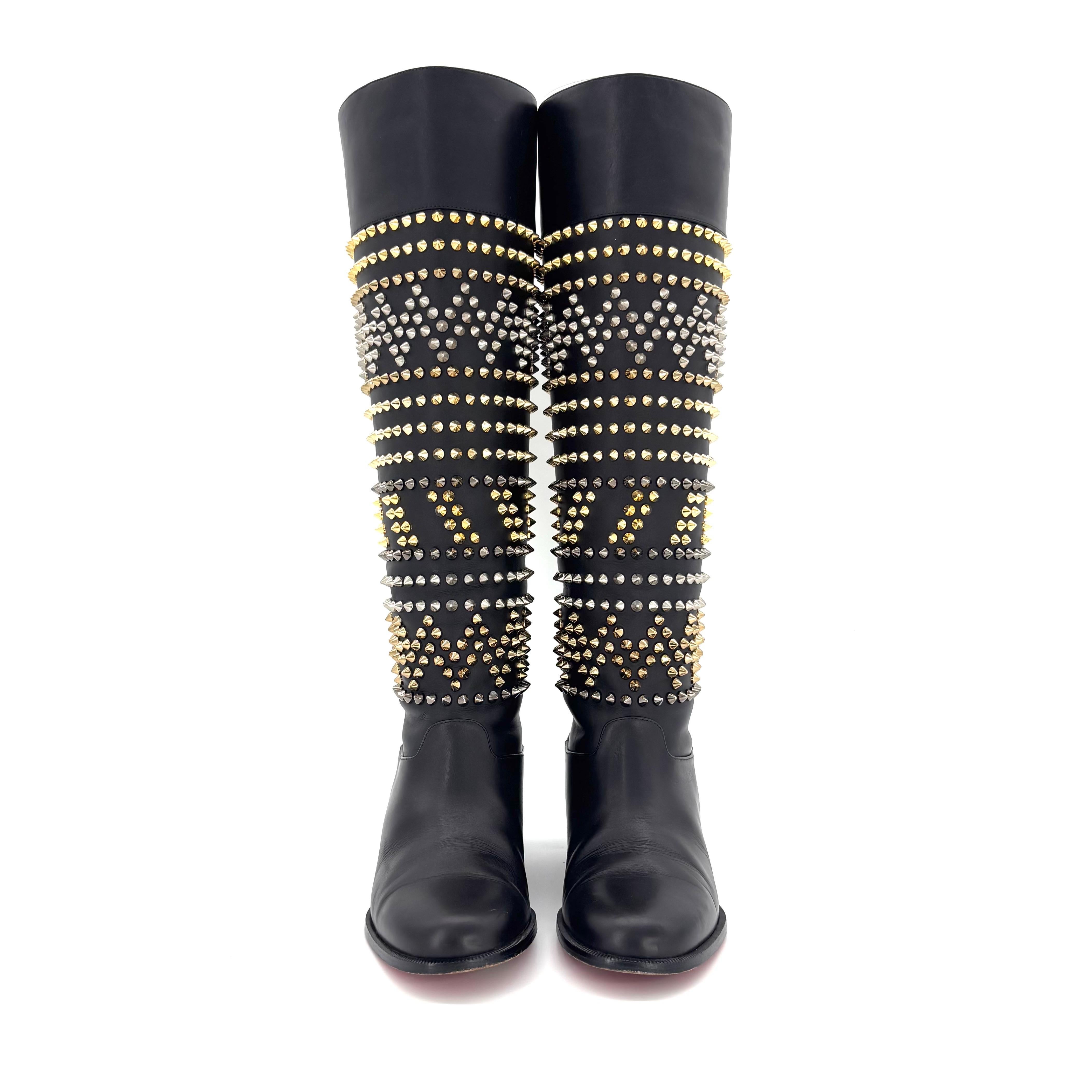 Christian Louboutin Rom Chic Botas planas de becerro con pinchos hasta la rodilla Calzado de mujer 37 en venta 1