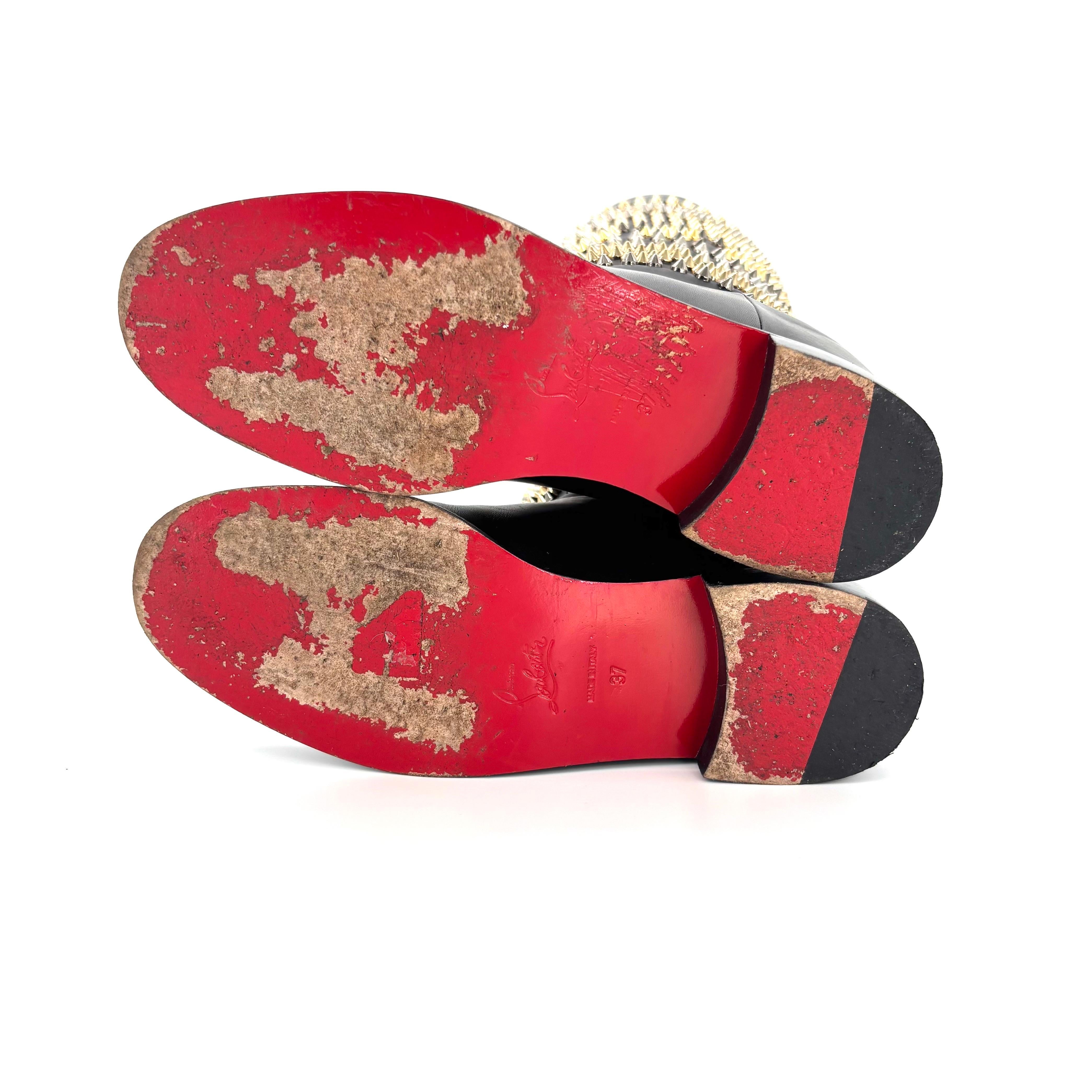 Christian Louboutin Rom Chic Botas planas de becerro con pinchos hasta la rodilla Calzado de mujer 37 en venta 3