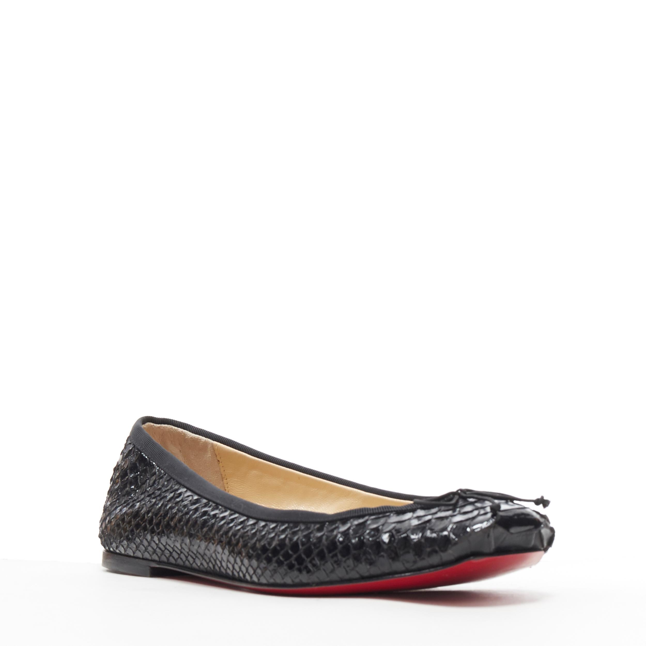 CHRISTIAN LOUBOUTIN Rosella black glossy scaled leather ballerina flats EU35
Brand: Christian Louboutin
Designer: Christian Louboutin
Model Name / Style: Rosella
Material: Leather
Color: Black
Pattern: Solid
Extra Detail: Glossy scaled leather. Bow
