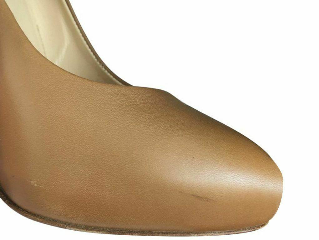Women's Christian Louboutin Round Toe Heeled Pumps - Size 40 UK 7 - Beige Leather For Sale
