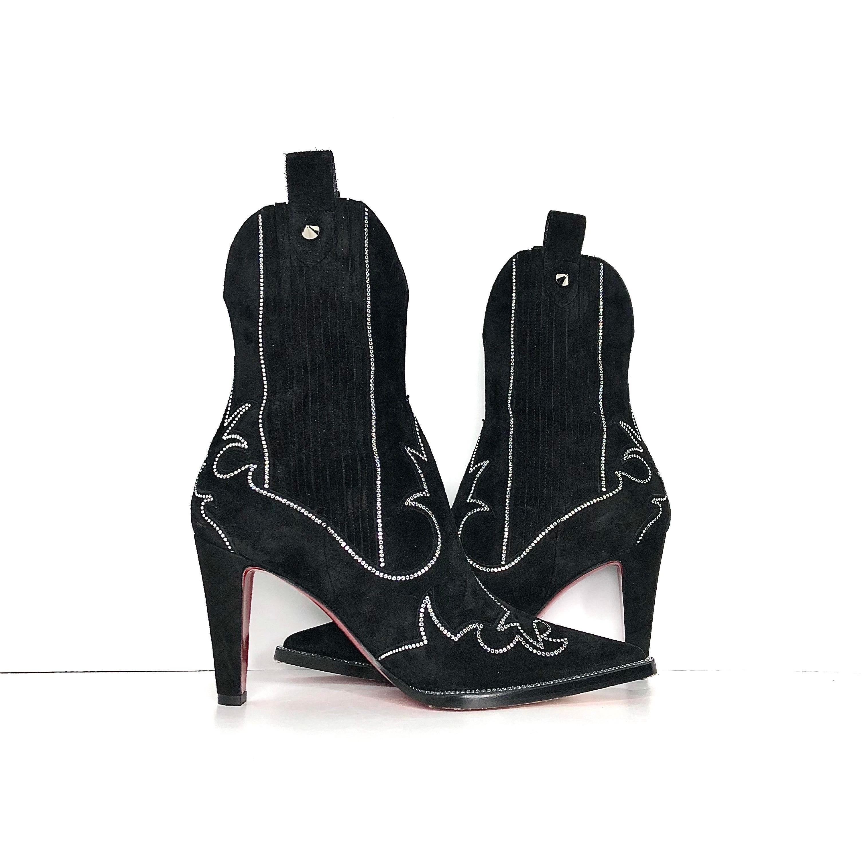 Christian Louboutin Santigag Strass 85 Stivali bassi in camoscio nero stile western 38 In condizioni buone in vendita a Mechanicsville, VA