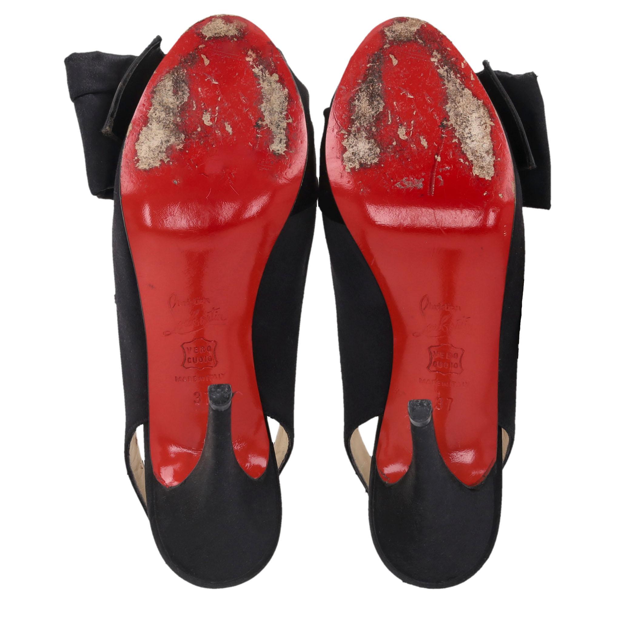 De las mujeres Christian Louboutin Bombas con punta y detalle de lazo de satén en venta