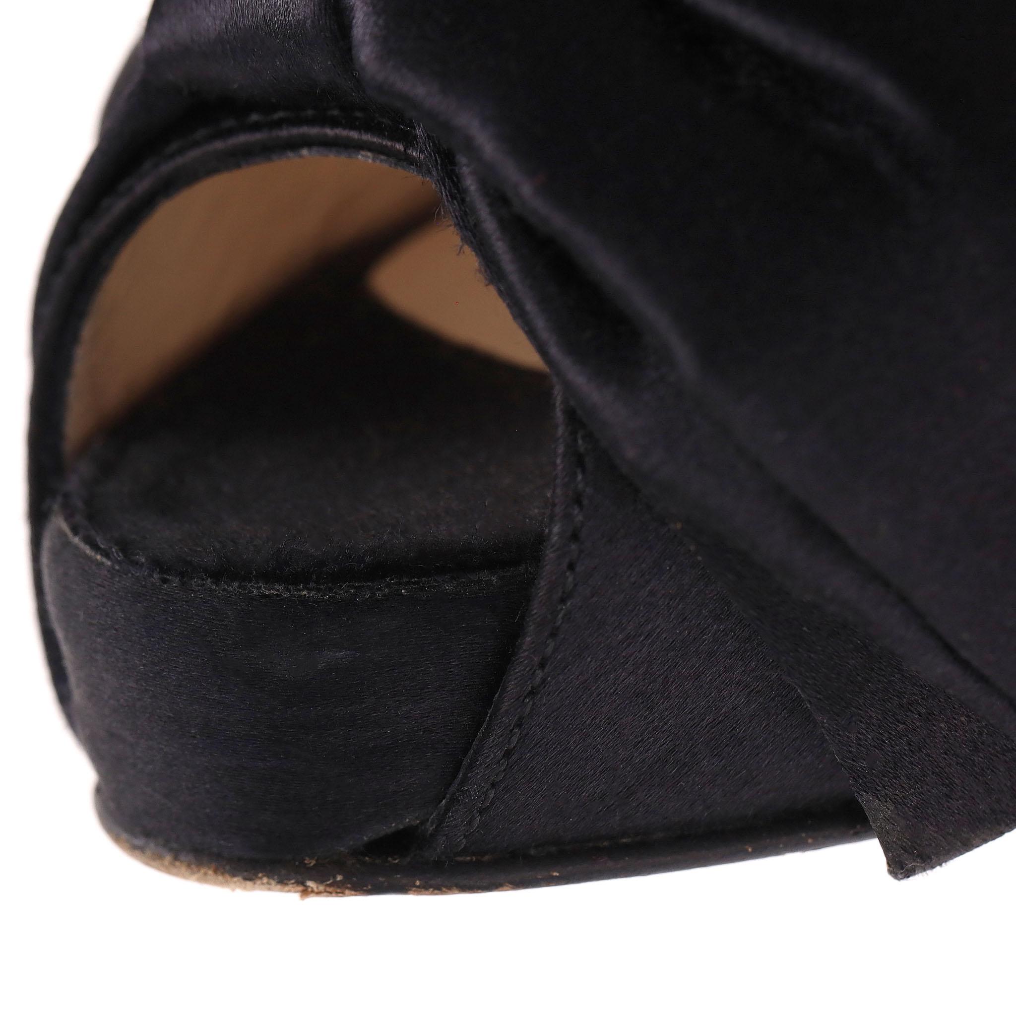 Christian Louboutin Bombas con punta y detalle de lazo de satén en venta 3