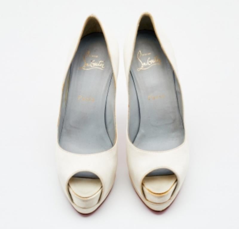 Christian Louboutin Satén Palais Royal Bombas de plataforma con puntera abierta Talla 37.5 en Bueno estado para la venta en Dubai, Al Qouz 2