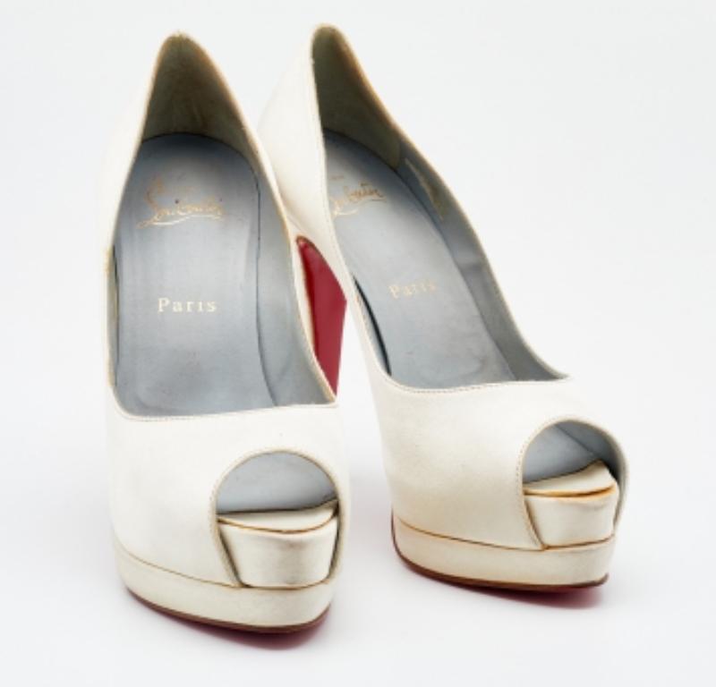 De las mujeres Christian Louboutin Satén Palais Royal Bombas de plataforma con puntera abierta Talla 37.5 en venta