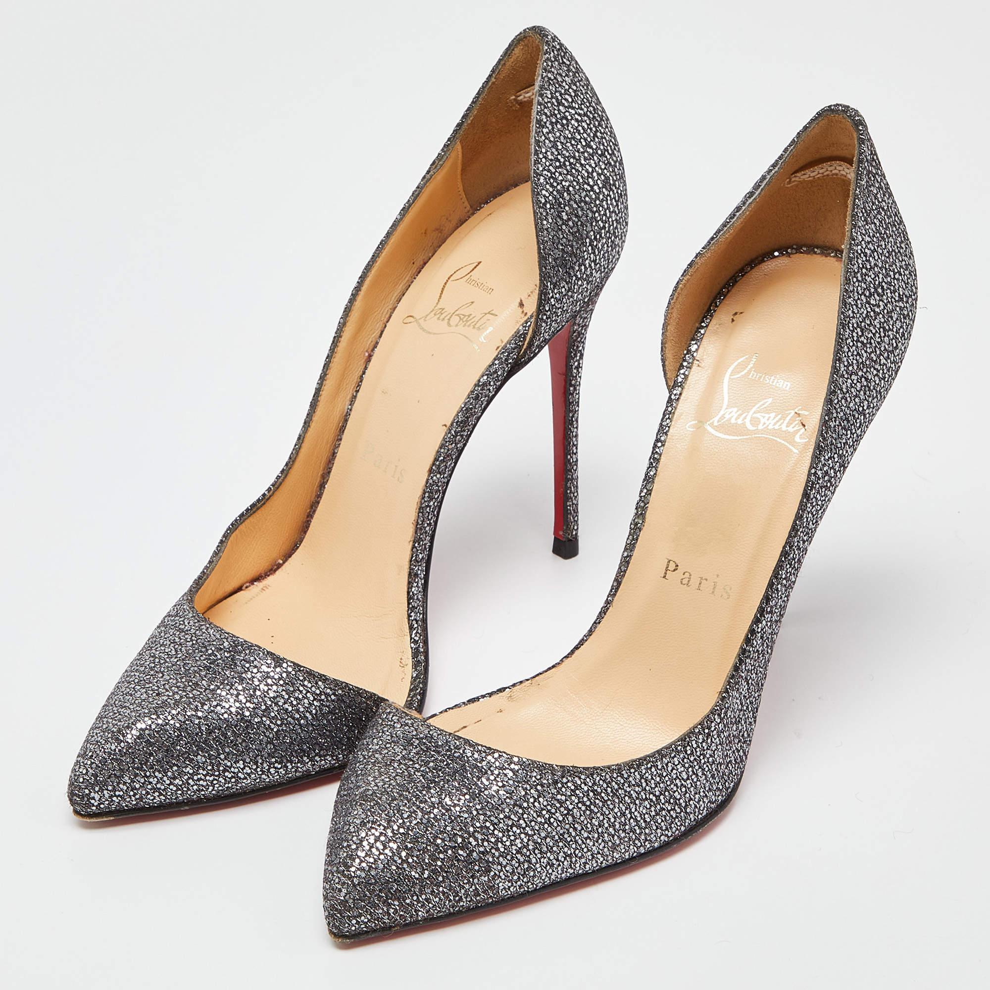 Exhibit an elegant style with this pair of pumps. These branded shoes for women are crafted from quality materials. They are set on durable soles and sleek heels.
