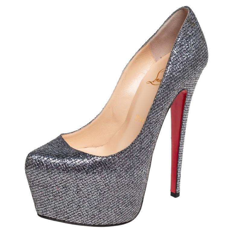 Christian Louboutin Silber Glitter Daffodile Pumps Größe 36,5 im Angebot