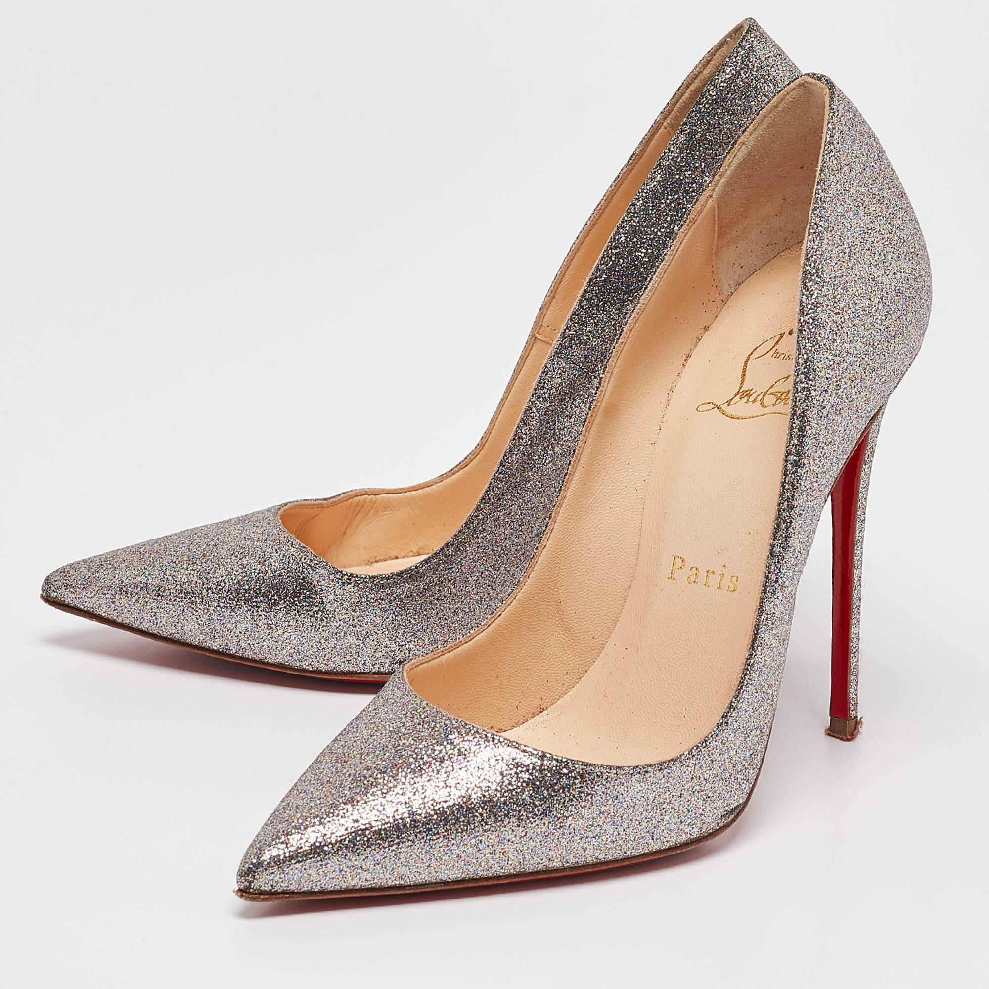 Curvaceous arches a feminine appeal and a well built structure define this set of designer pumps. Coming with comfortable insoles and sleek heels style them with your favorite outfits.