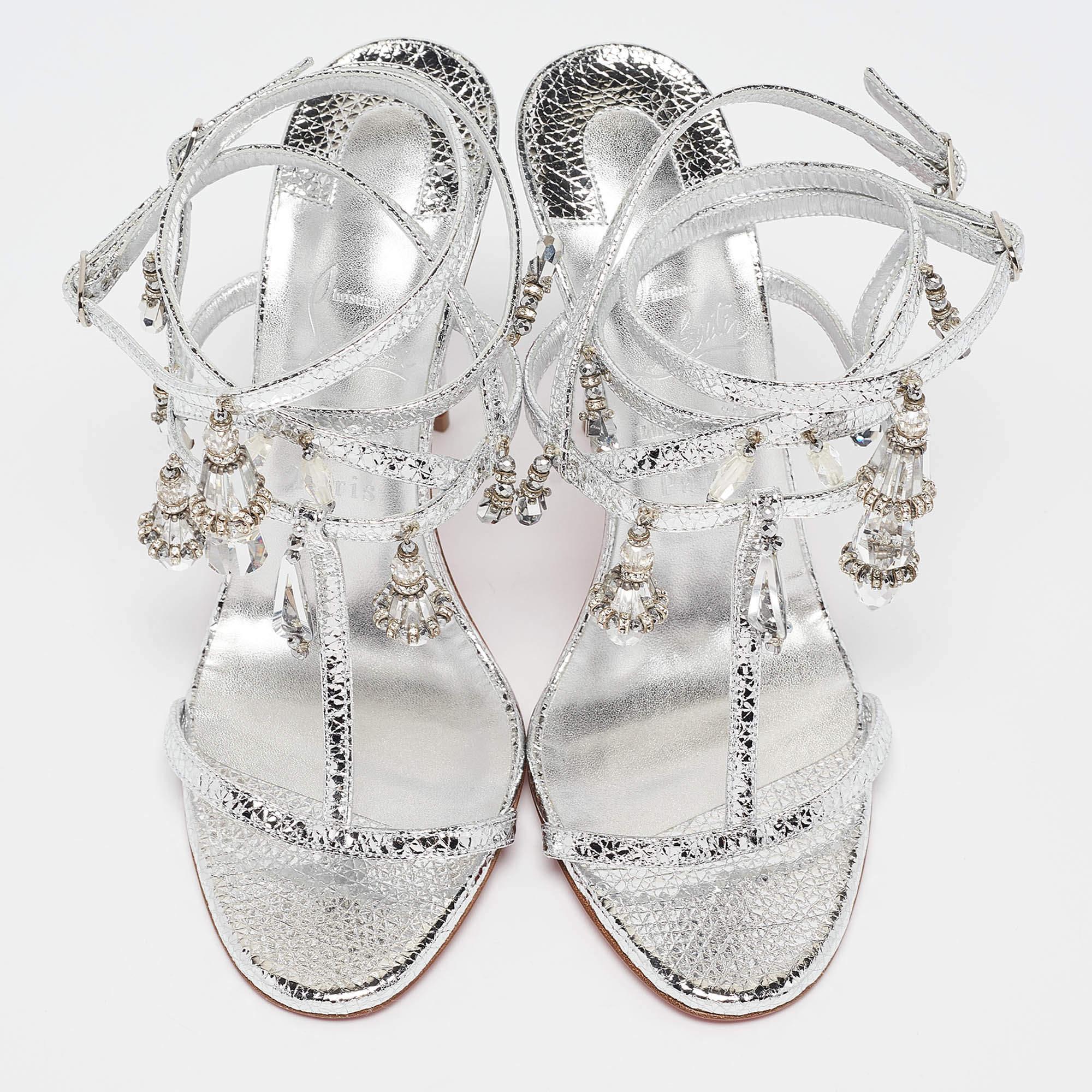 Argento Christian Louboutin Bombina Pampila in pelle argentata con cinturino alla caviglia Taglia 39 in vendita