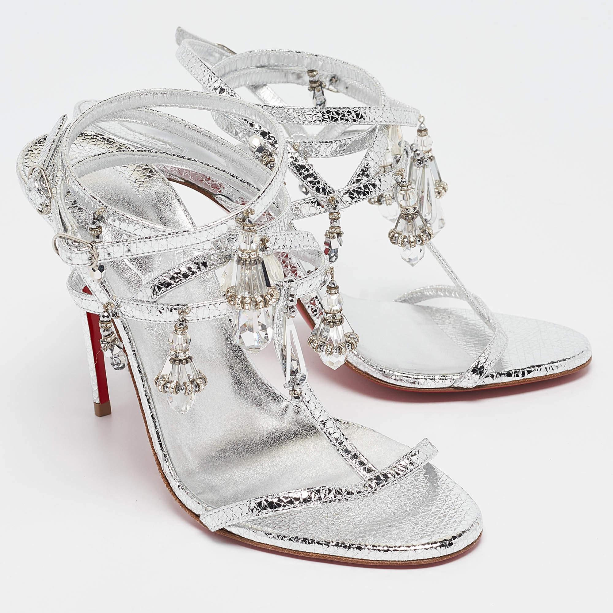 Christian Louboutin Bombina Pampila in pelle argentata con cinturino alla caviglia Taglia 39 In condizioni Nuovo in vendita a Dubai, Al Qouz 2