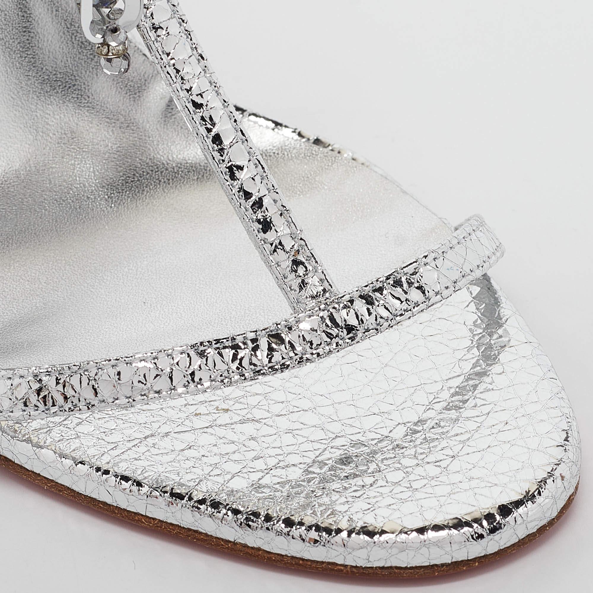 Christian Louboutin Bombina Pampila in pelle argentata con cinturino alla caviglia Taglia 39 in vendita 2