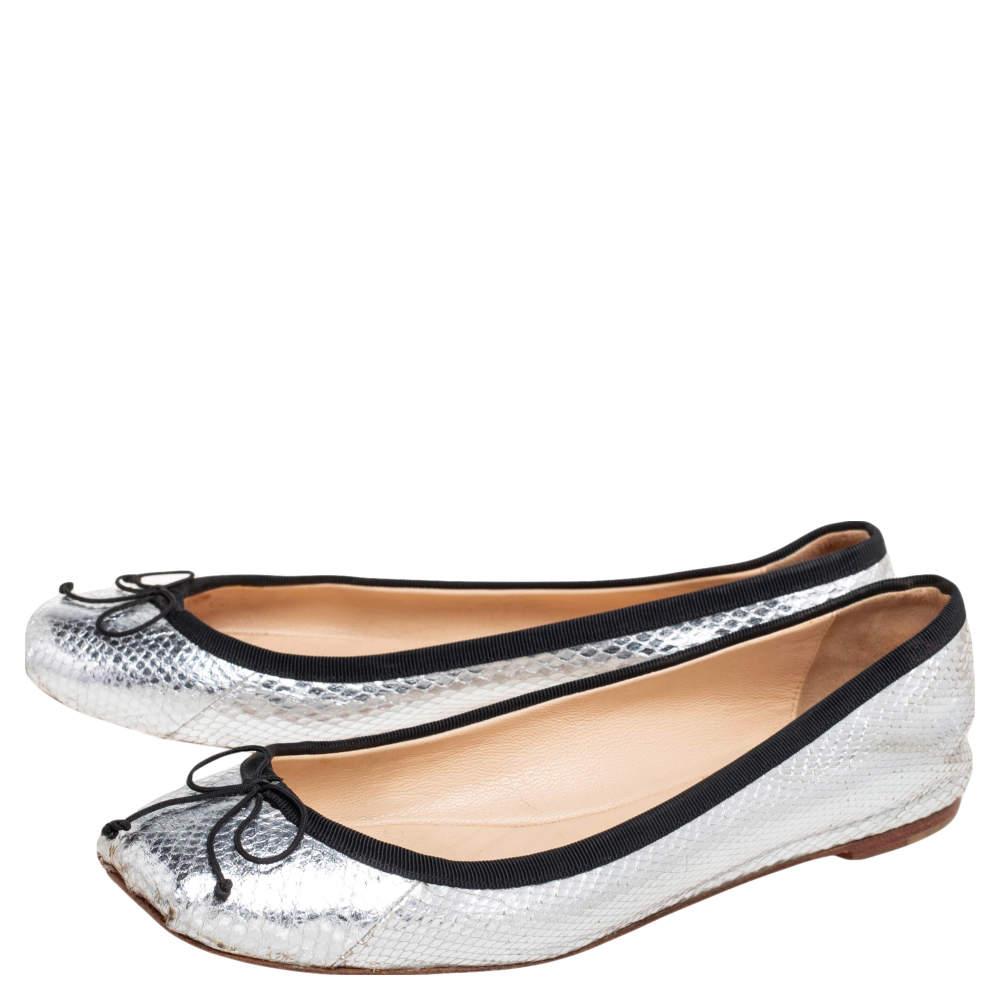 Christian Louboutin Silver Python Embossed Leather Ballet Flats Size 36.5 In Good Condition For Sale In Dubai, Al Qouz 2