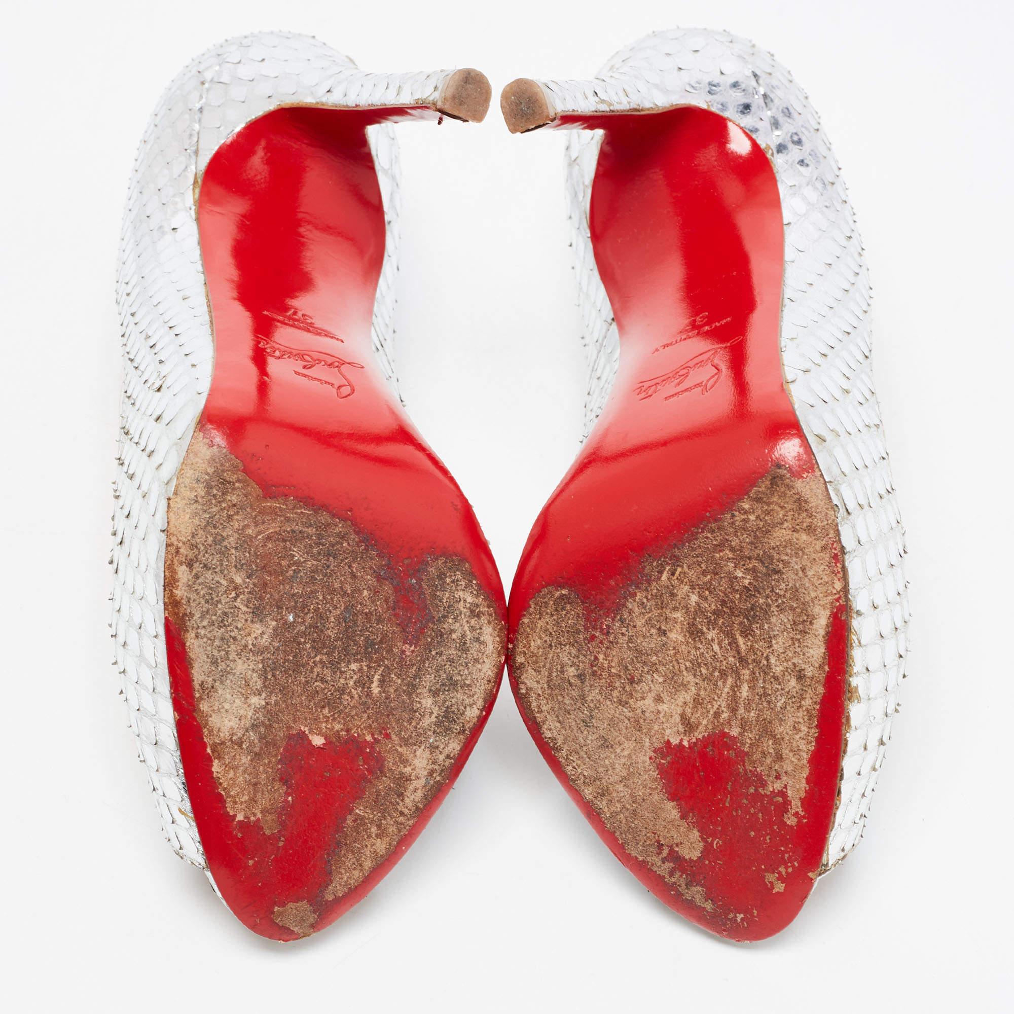 Christian Louboutin escarpins à bout ouvert en python argenté, taille 37 en vente 1