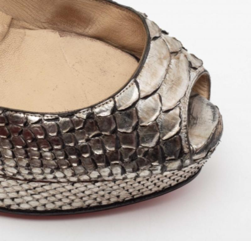 Christian Louboutin Silber Python Leder Lady Peep Toe Plateau Pumps Größe 37.5 im Angebot 2