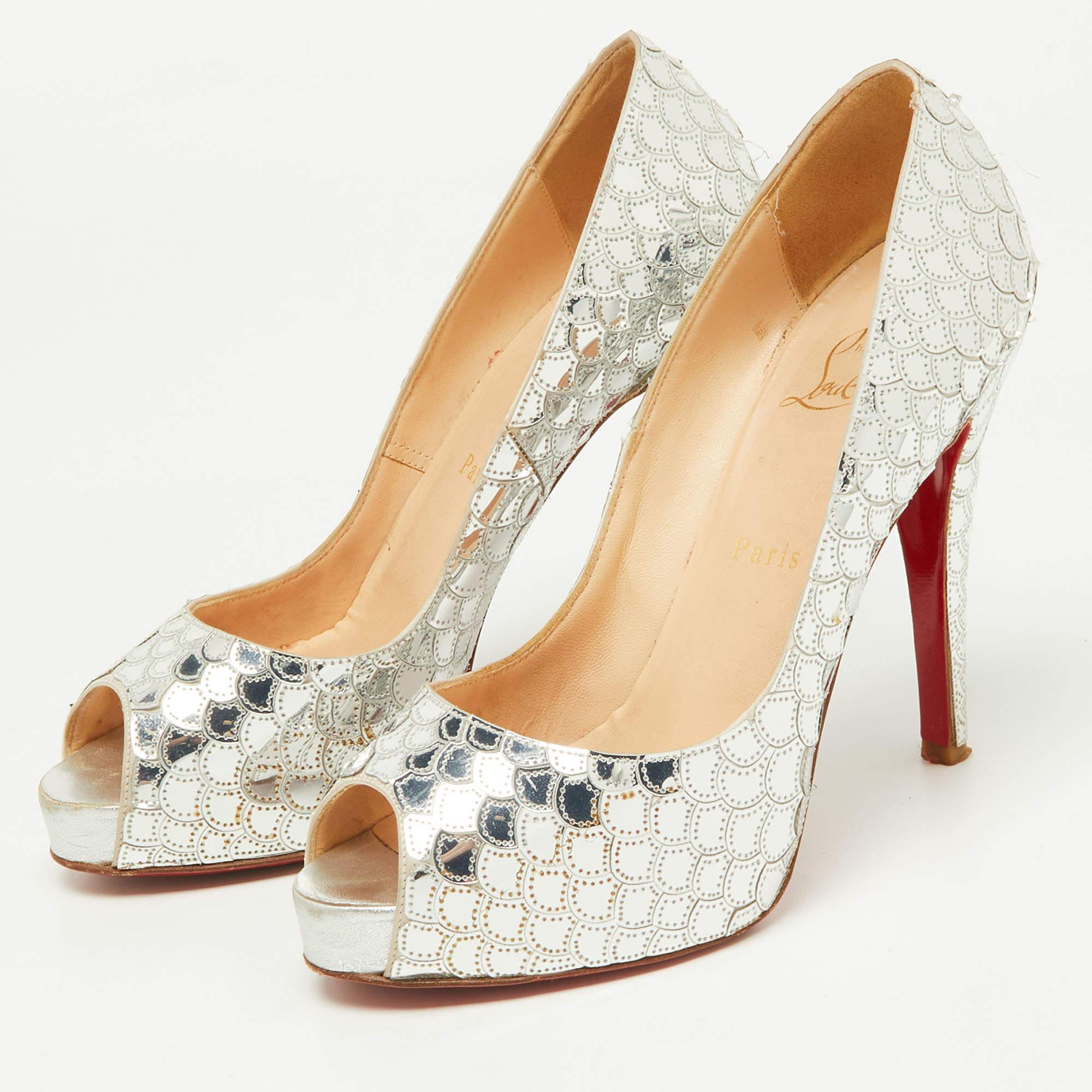 Women's Christian Louboutin Silver Scaled Sequins and Leather Poseidon Pumps Size 38 For Sale
