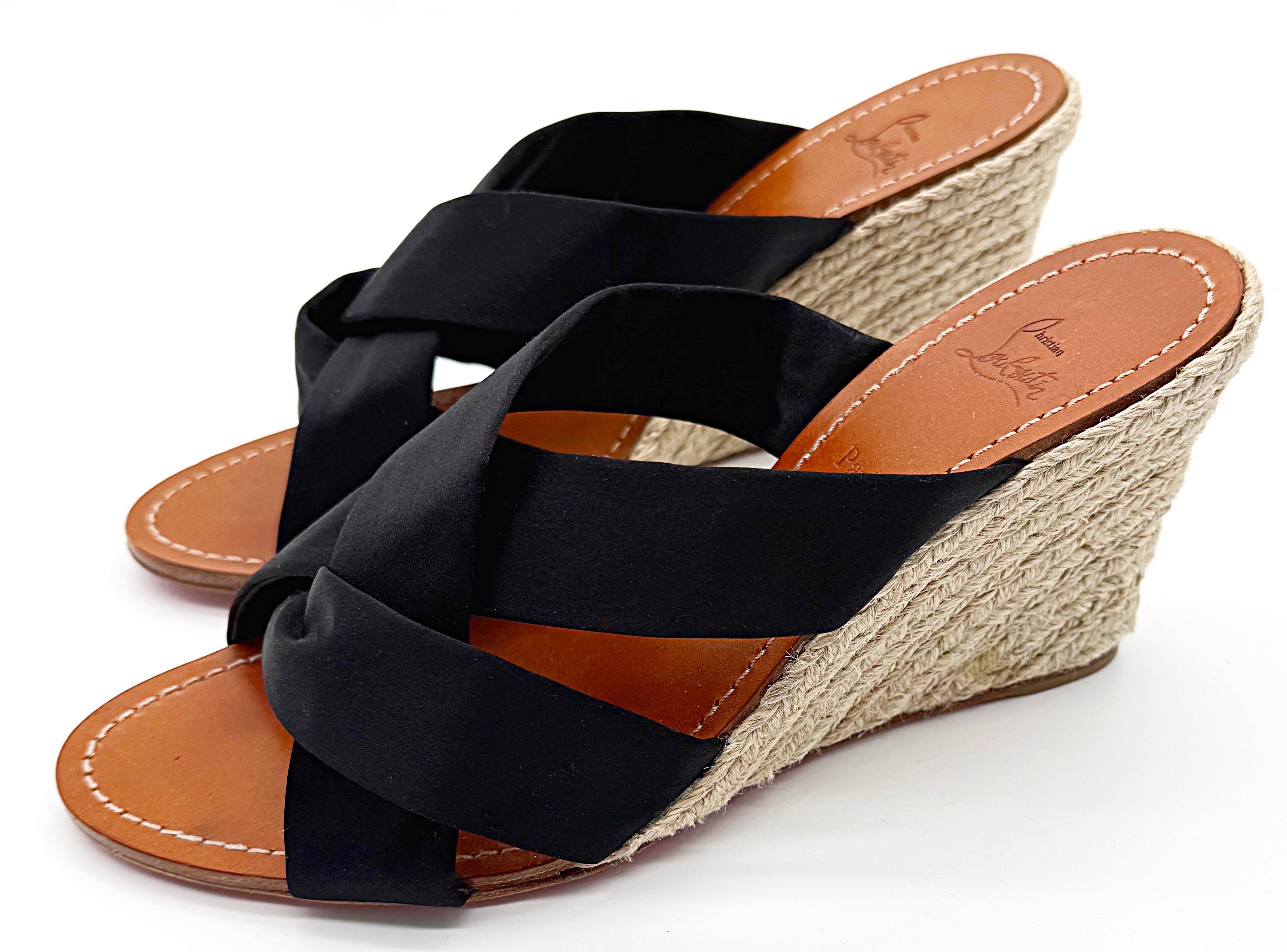 Christian Louboutin Taille 39 Delfin Noir Silk Satin Raffia Wedge Shoes Heels en vente 2