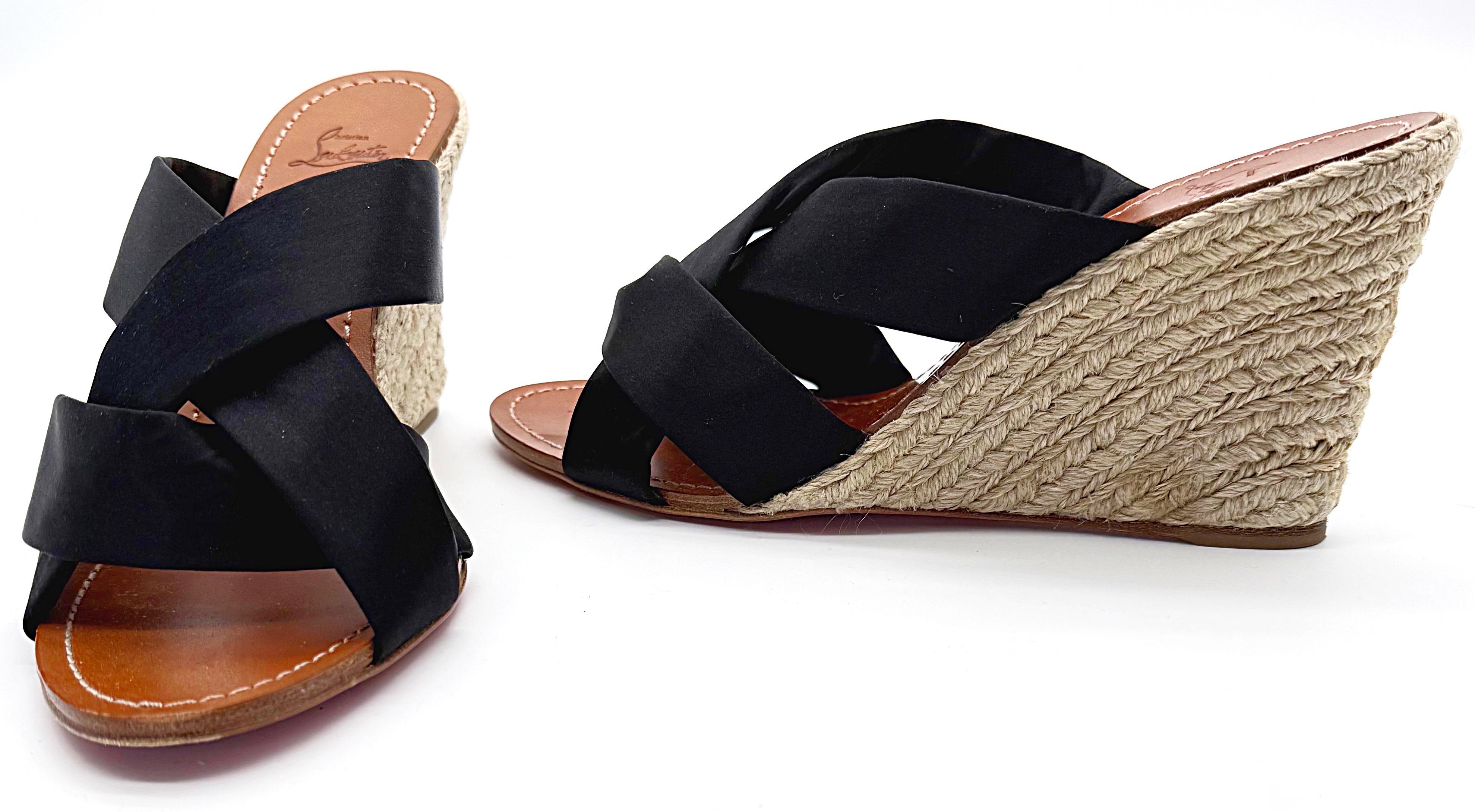 Christian Louboutin Taille 39 Delfin Noir Silk Satin Raffia Wedge Shoes Heels en vente 4
