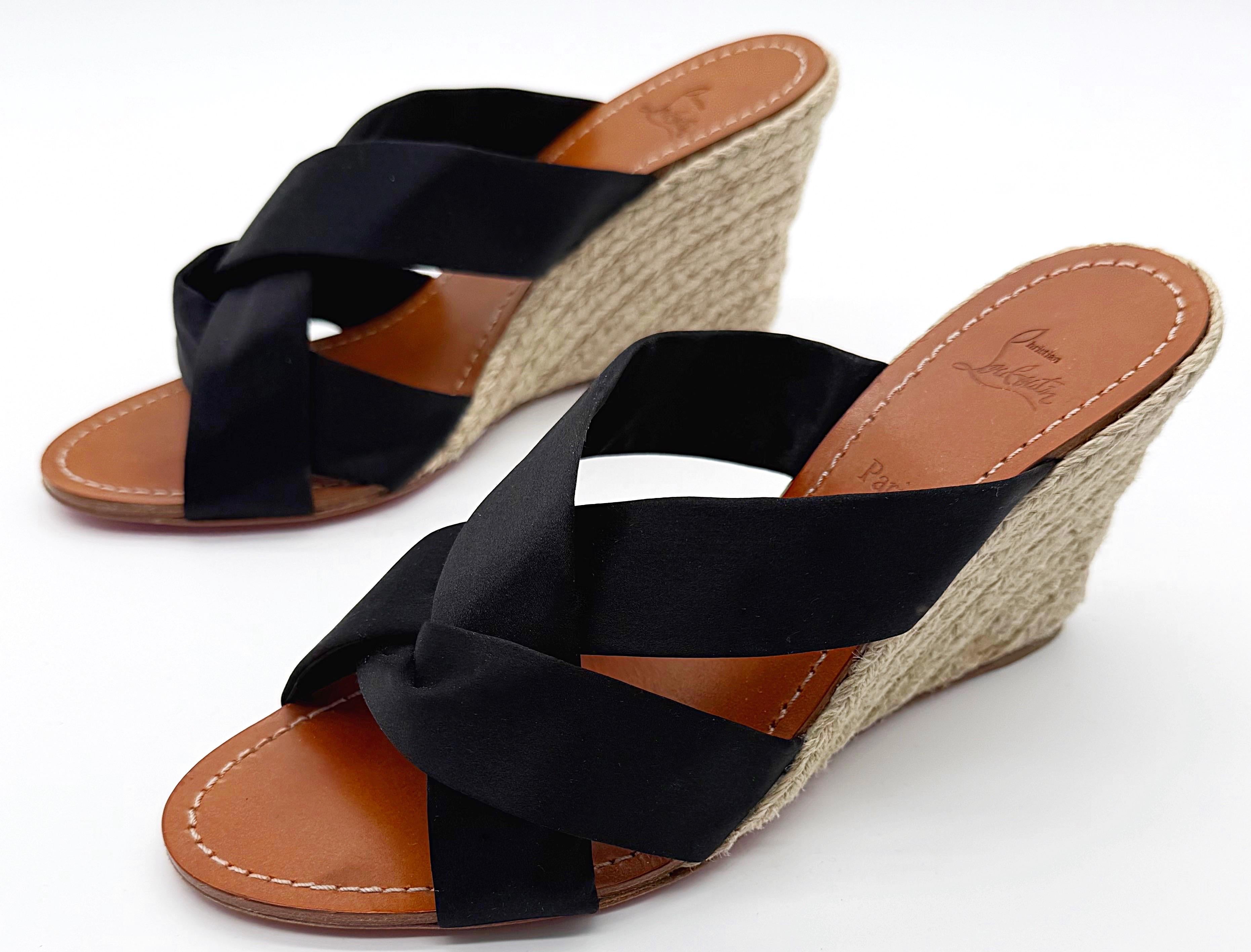 Christian Louboutin Taille 39 Delfin Noir Silk Satin Raffia Wedge Shoes Heels en vente 5