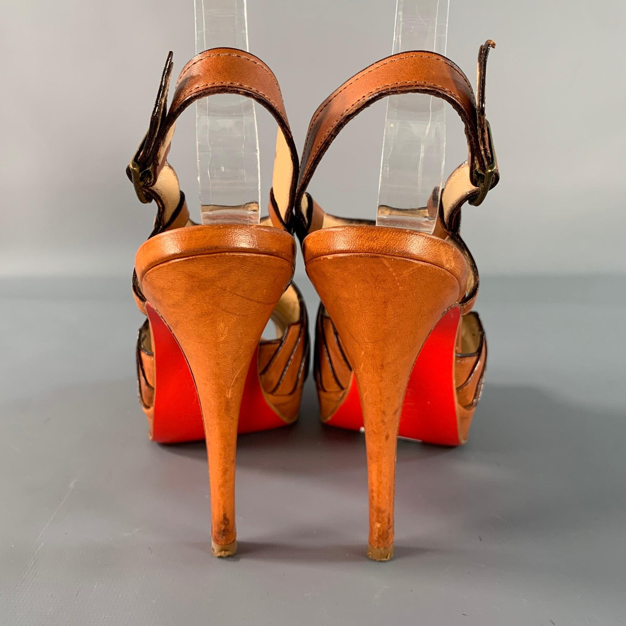 Marrone Christian Louboutin Taglia 6,5 Sandali con plateau in pelle marrone Tan in vendita