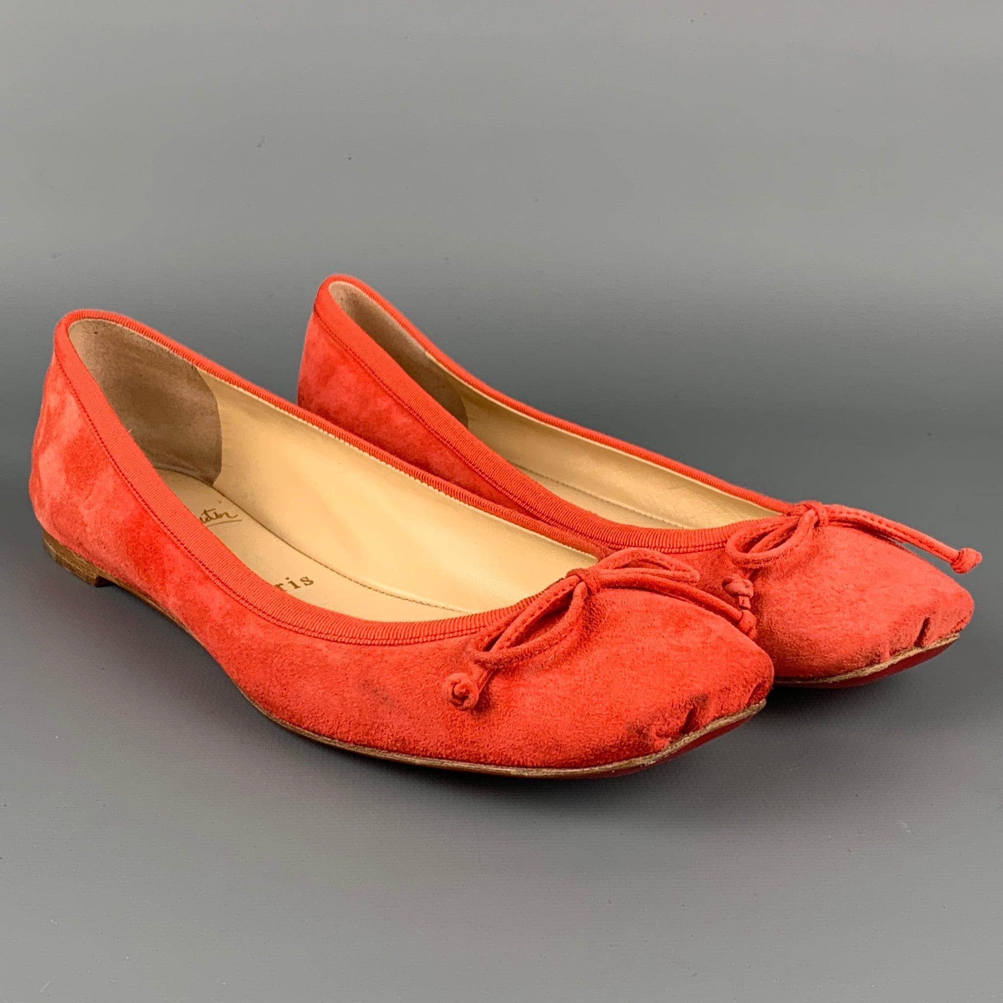 CHRISTIAN LOUBOUTIN flats comes in a coral suede featuring a ballet style, front bow details, and signature red sole. Made in Italy.
Good
Pre-Owned Condition. 

Marked:   36.5Outsole: 9.5 inches  x 3 inches 
  
  
 
Reference: 109574
Category: