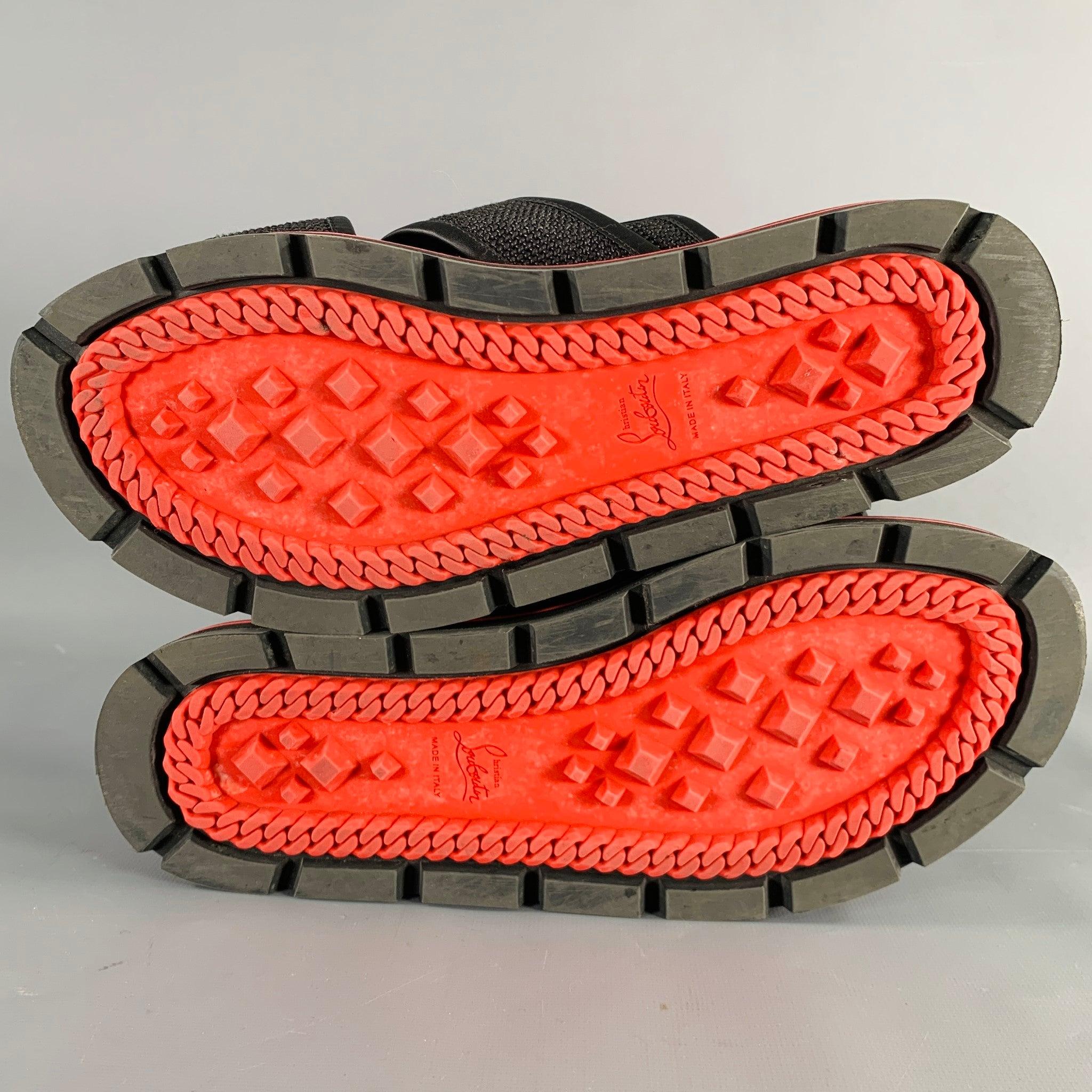 CHRISTIAN LOUBOUTIN Größe 9 Schwarze Slip-On-Sandalen aus strukturiertem Leder im Angebot 3