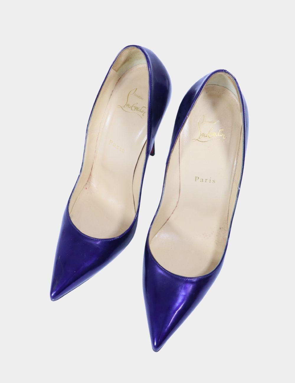 Le So Kate Pumps di Christian Louboutin, in vernice lucida, sono caratterizzate da punta a punta e vernice.

Materiale: Pelle
Taglia: EU 40
Lunghezza del tacco: 12 cm
Condizioni generali: Buono
Condizioni interne: segni di usura
Condizioni esterne: