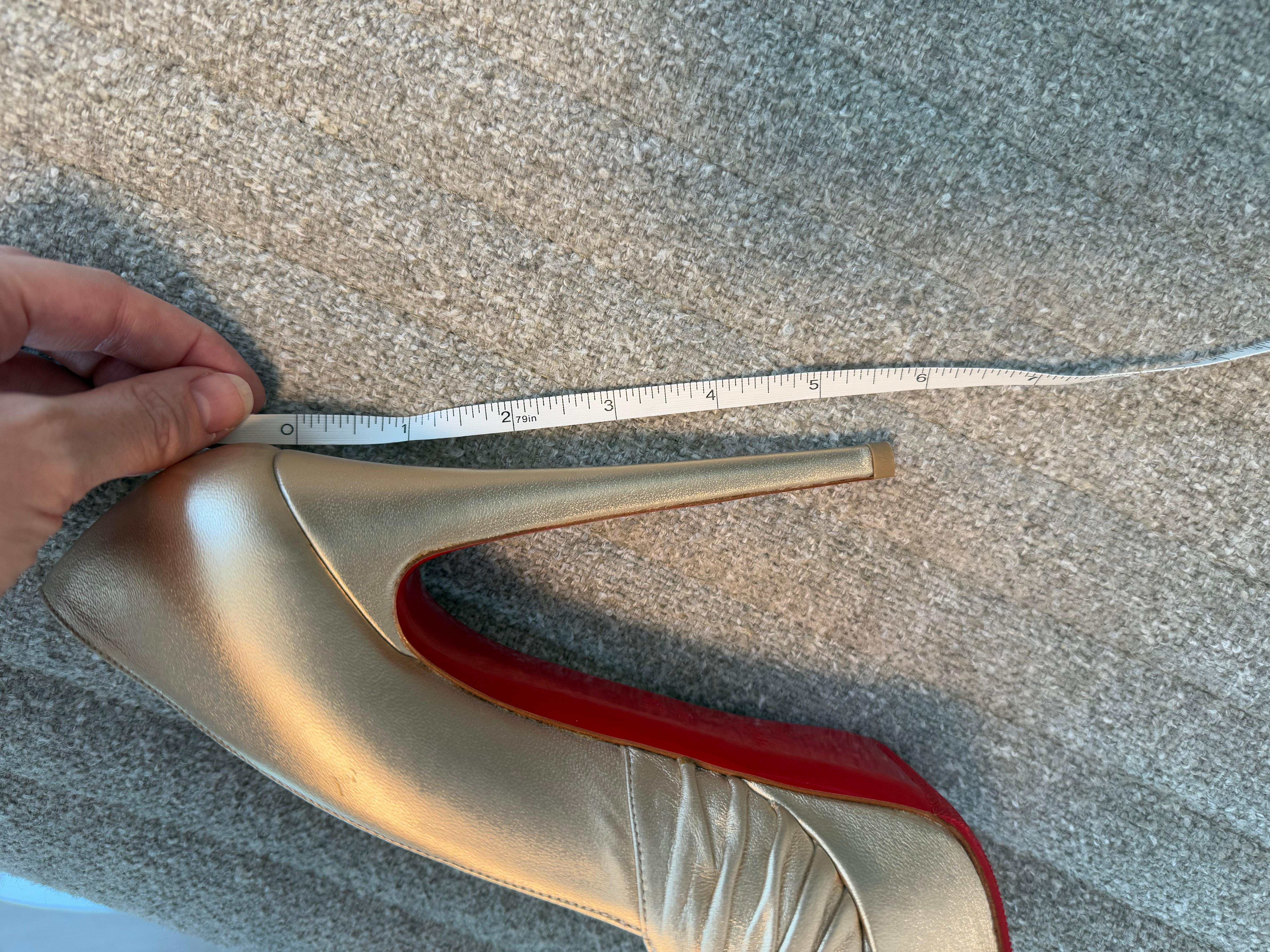 Bombas anudadas de piel dorada suave CHRISTIAN LOUBOUTIN en venta 9