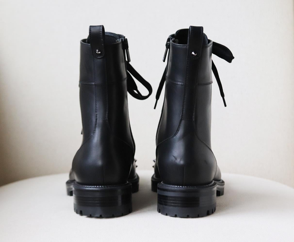 Christian Louboutin Stöckelschuhe aus Leder mit Spikes im Zustand „Hervorragend“ in London, GB