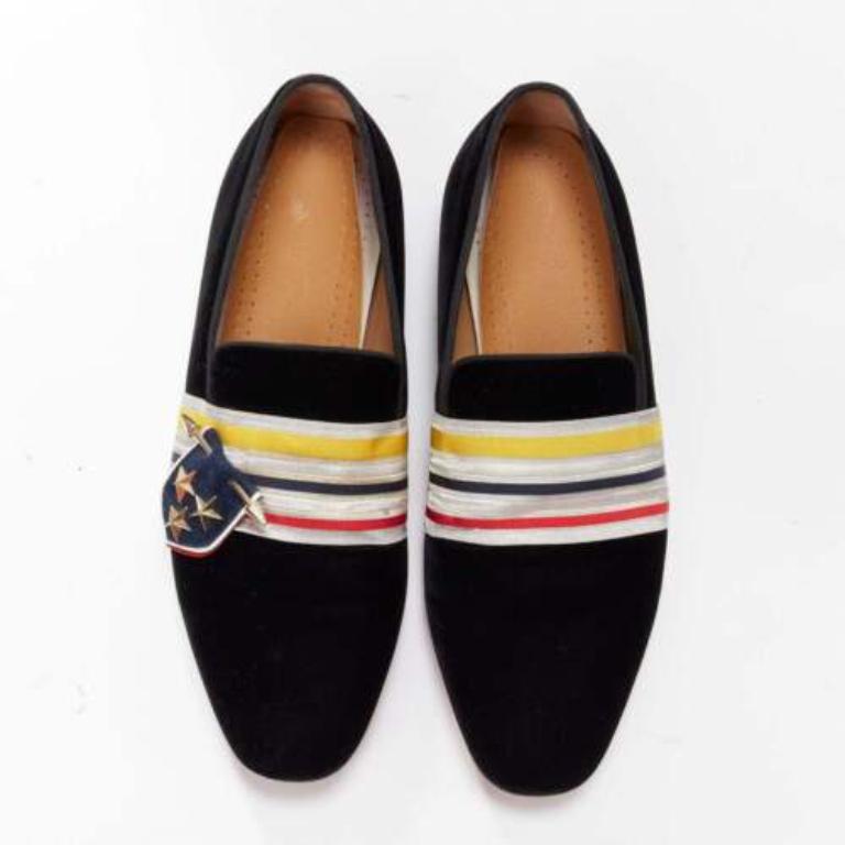 CHRISTIAN LOUBOUTIN St Ordre black velvet silver star badge loafers EU43
Reference: JSLE/A00085
Brand: Christian Louboutin
Model: St Ordre
Material: Velour, Fabric
Color: Black, Multicolour
Pattern: Solid
Closure: Slip On
Lining: Nude Leather
Extra