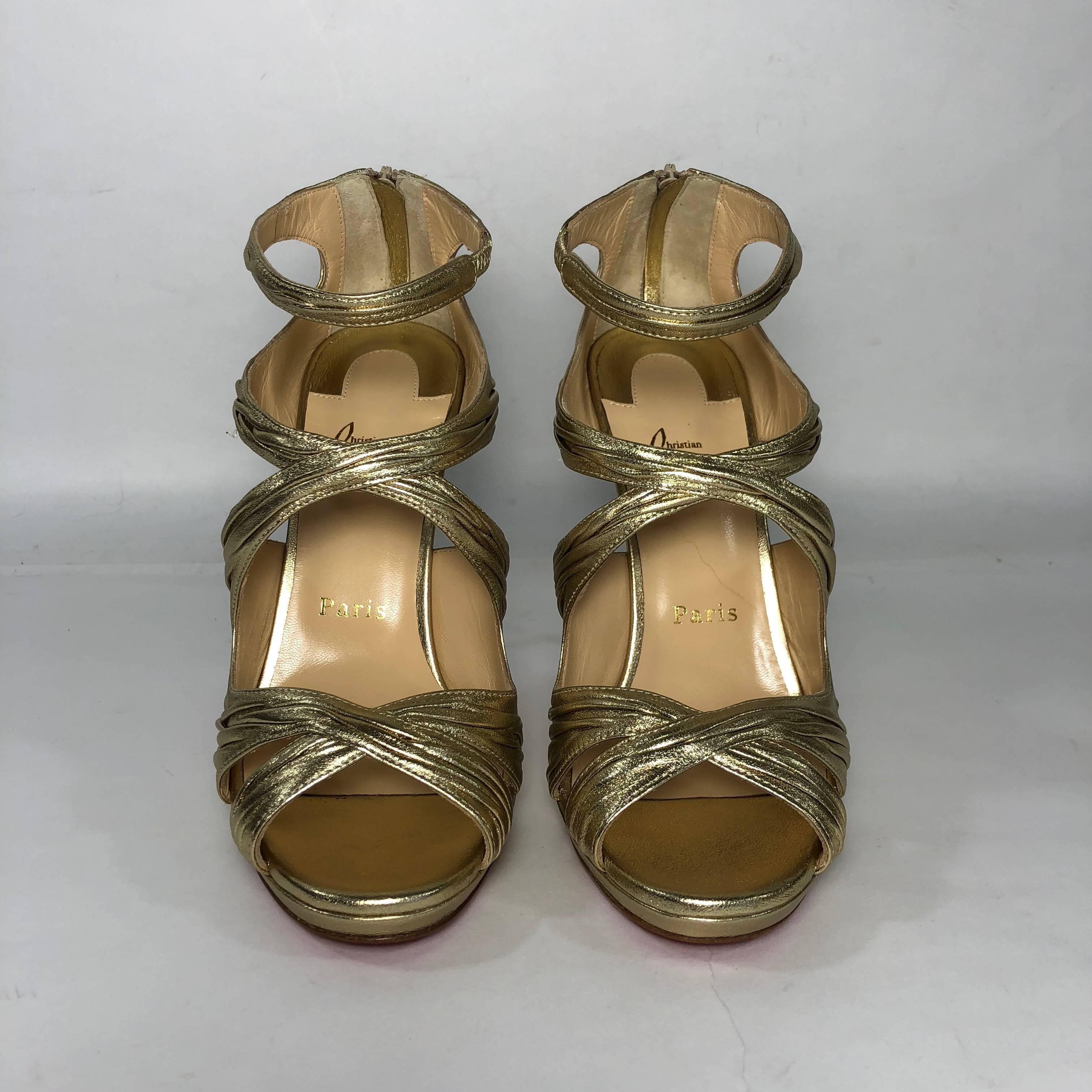 MODEL - Christian Louboutin Stiletto Kashou Nappa Laminata in Light Gold

CONDITION - New!  Never Worn.

SKU - 2158

ORIGINAL RETAIL PRICE - 1095 + tax

SIZE - Euro 39 or US 8.5 (Medium)

MATERIAL - Leather

HEEL HEIGHT - 4.75 inches

INTERIOR SOLE