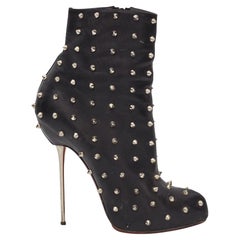 Bottines en cuir noir cloutées Christian Louboutin (EU 39)  US 8)