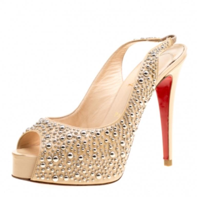 Christian Louboutin Sandali con borchie in vernice Star Prive Toe Taglia 39 1