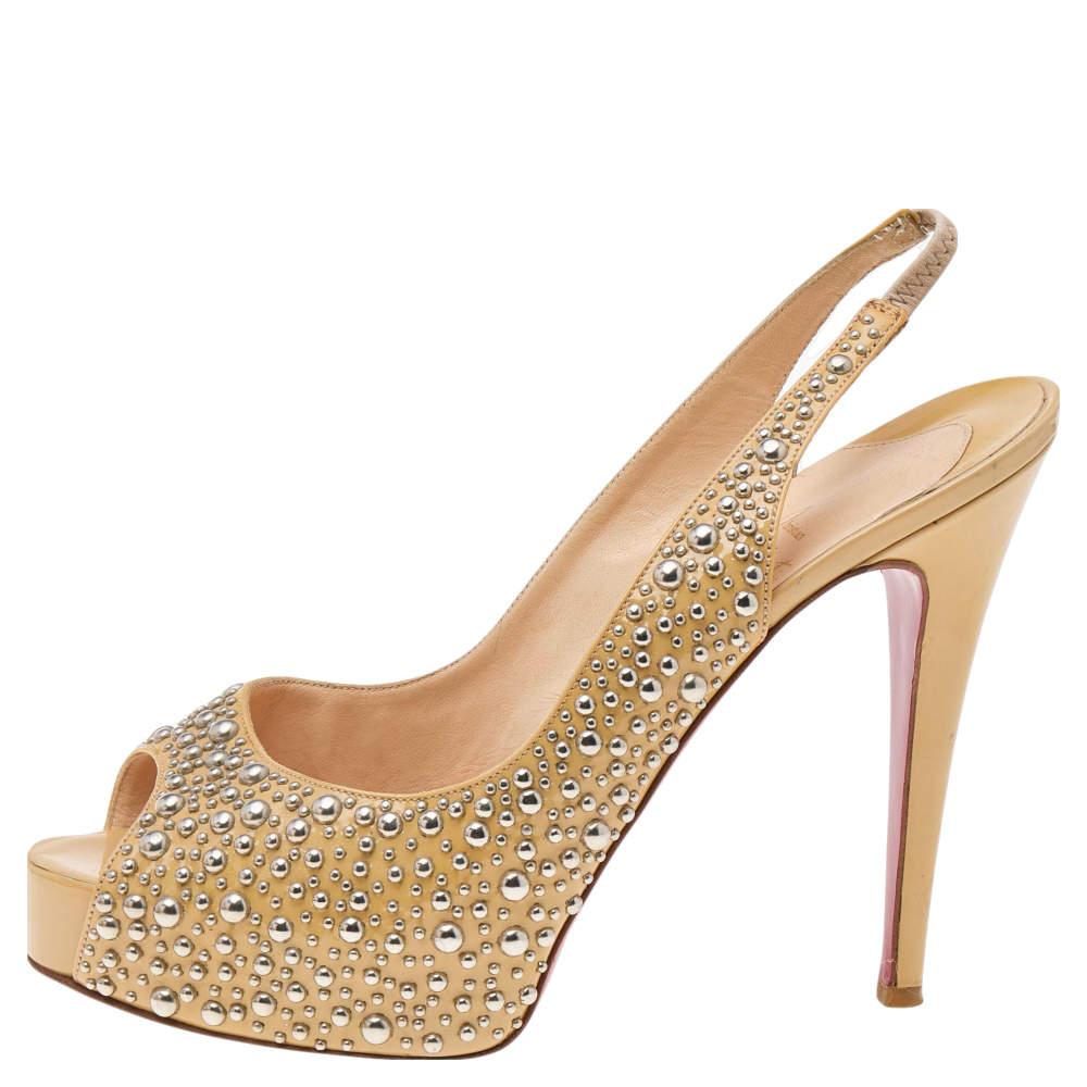 This stunning pair of Star Prive sandals from Christian Louboutin are sure to add some class to your outfits. The peep-toe sandals have been crafted from patent leather, and they come with stud embellishments and slingbacks. They are complete with
