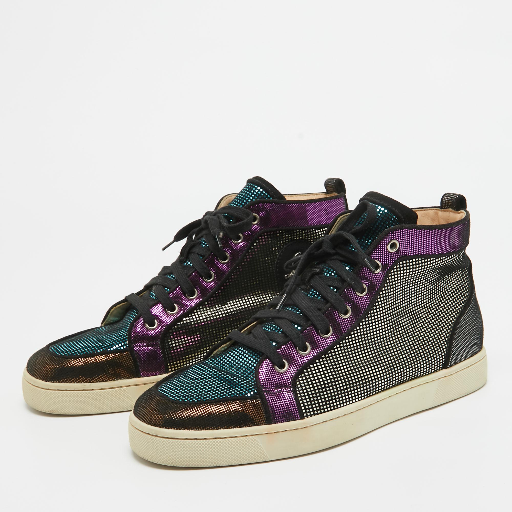 Add a statement appeal to your outfit with these sneakers. Made from premium materials, they feature lace-up vamps and relaxing footbeds. The rubber sole of this pair aims to provide you with everyday ease. 