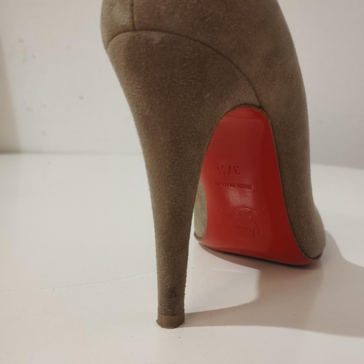 Christian Louboutin Décolleté en daim IT 37, 5 en vente 1