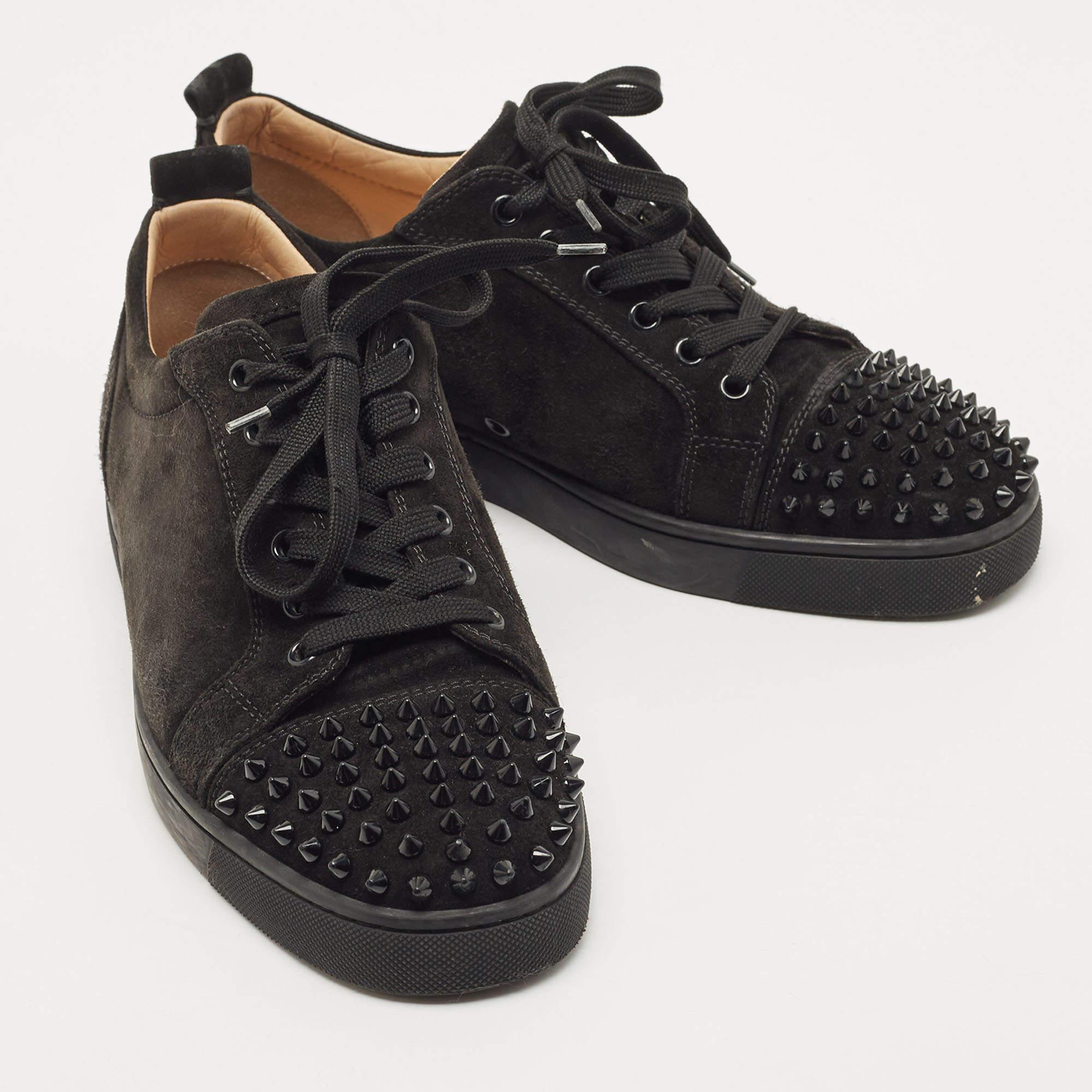 Christian Louboutin Suede Junior Spike Low Top Sneakers Size 41 In Good Condition In Dubai, Al Qouz 2