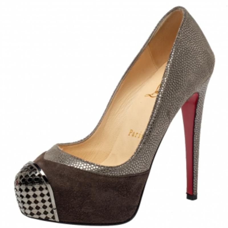 Set on concealed platforms and 13 cm heels, these stunning Louboutin pumps are truly one of a kind! They have been crafted from two-tone textured suede and feature silver-tone hardware detailed cap toes. They are equipped with comfortable