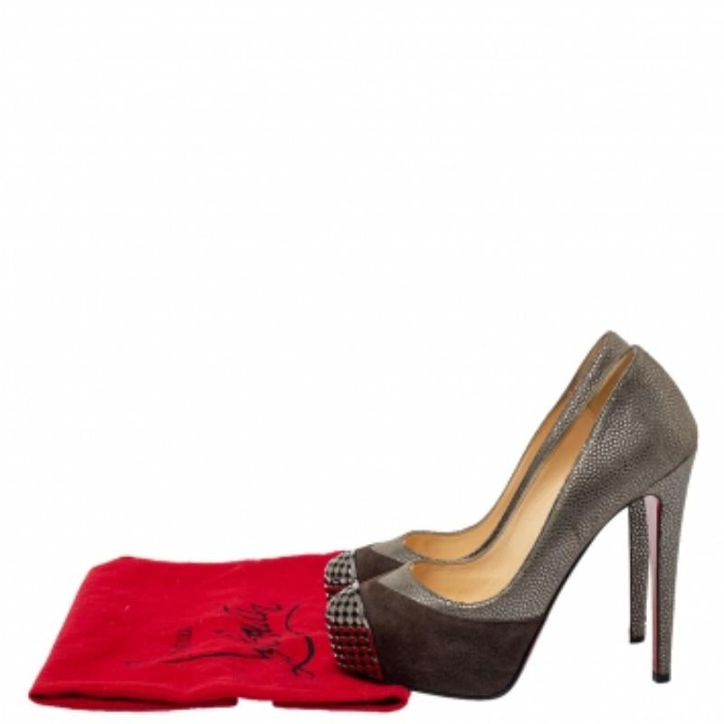 Christian Louboutin Suede Maggie Embellished Cap Toe Platform Pumps Size 35 In Good Condition For Sale In Dubai, Al Qouz 2